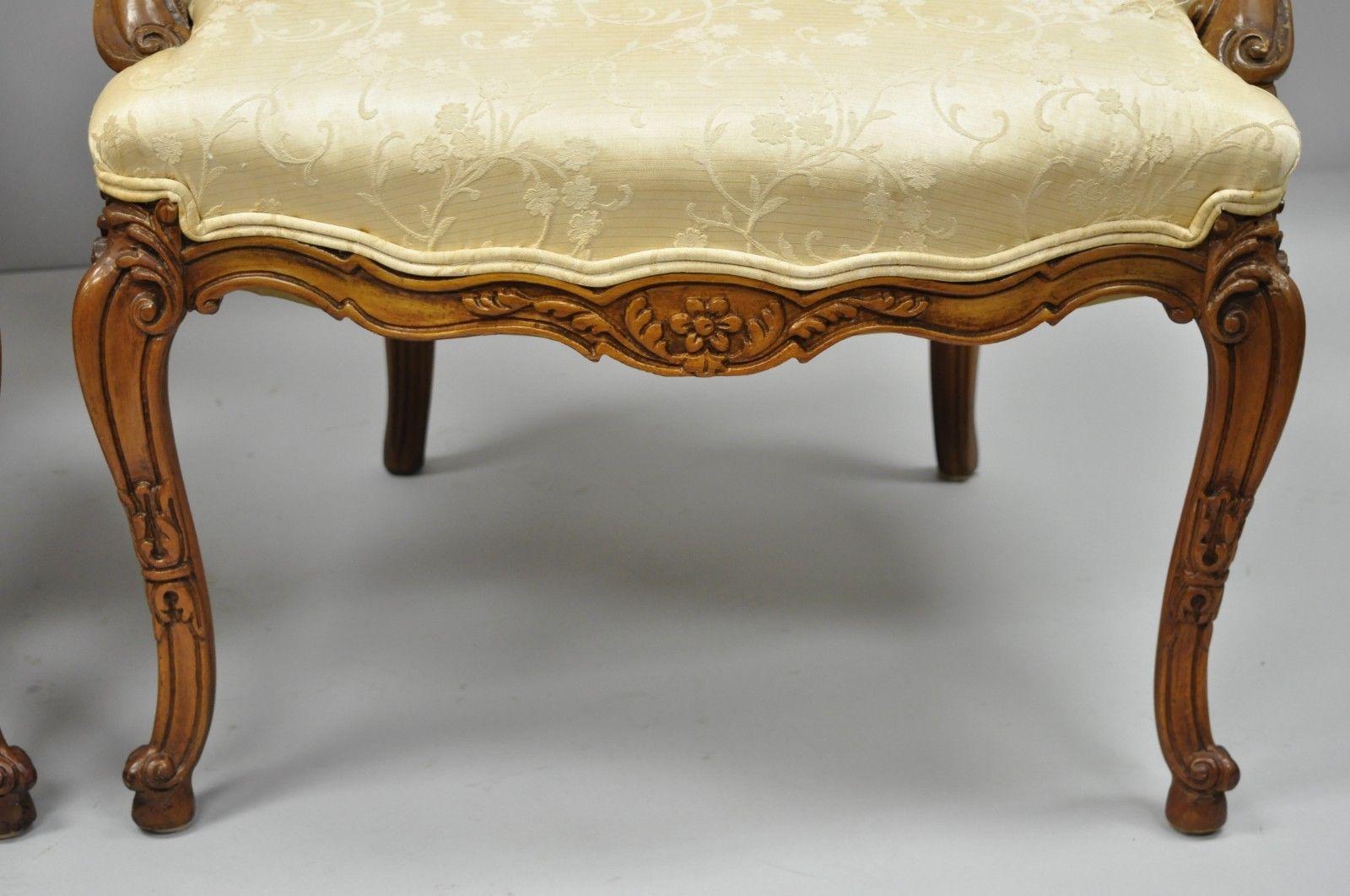Paar geschnitzte französische Hollywood-Regency-Sessel im Louis-XV-Stil, Kaminsims-Sessel im Zustand „Gut“ im Angebot in Philadelphia, PA