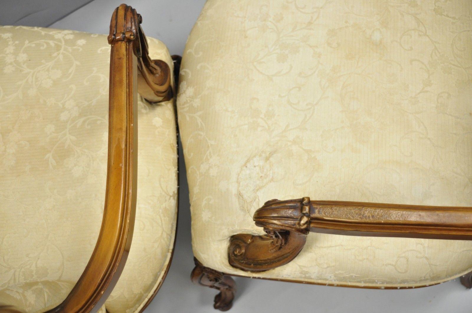 Paar geschnitzte französische Hollywood-Regency-Sessel im Louis-XV-Stil, Kaminsims-Sessel (Stoff) im Angebot