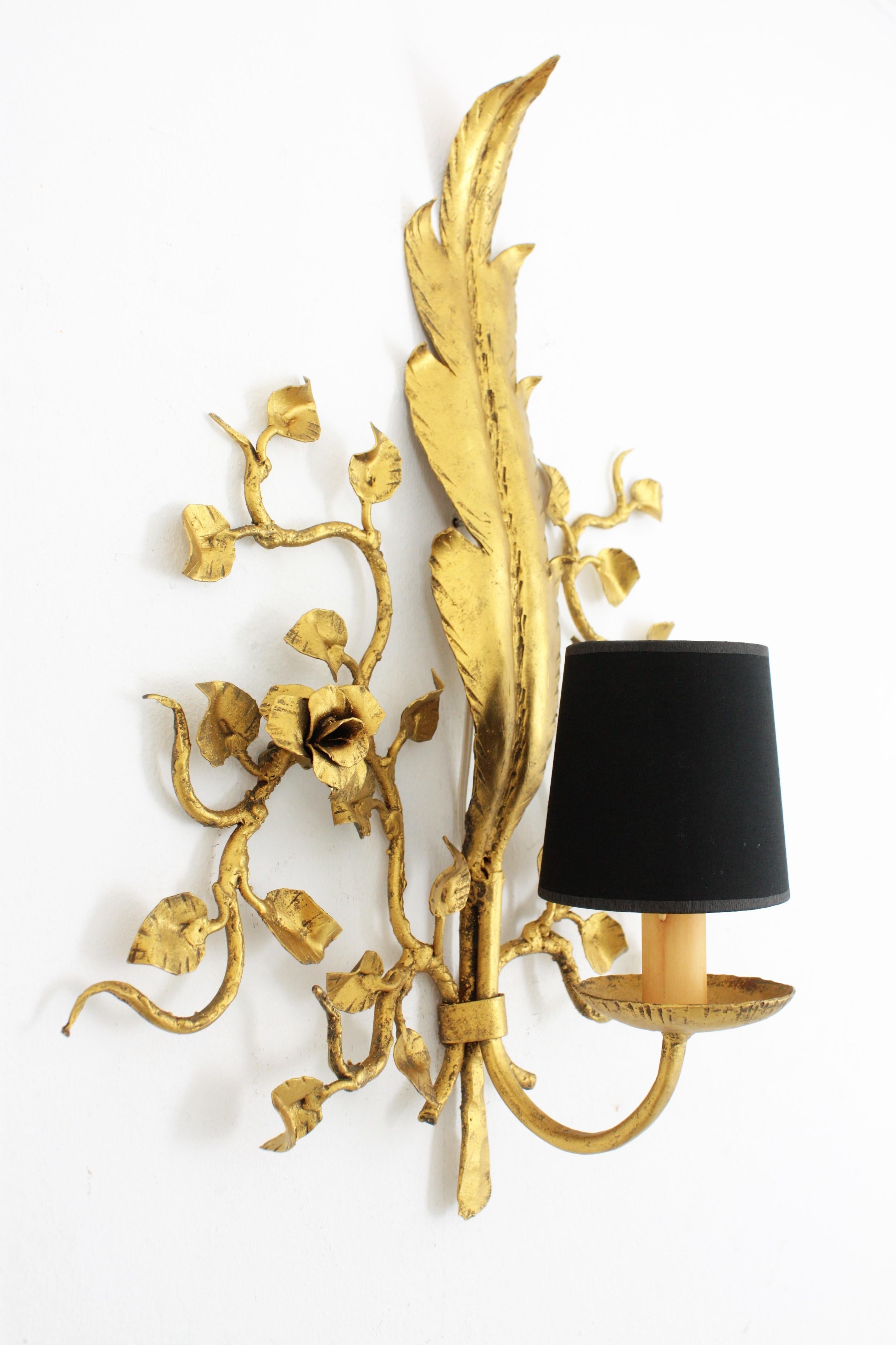 Pair of Hollywood Regency Foliage Floral Wall Sconces in Gilt Iron, 1940s 4