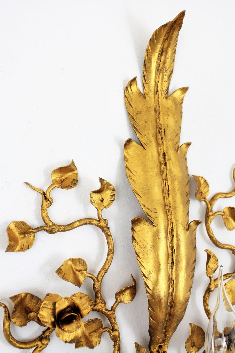Pair of Hollywood Regency Foliage Floral Wall Sconces in Gilt Iron, 1940s For Sale 6
