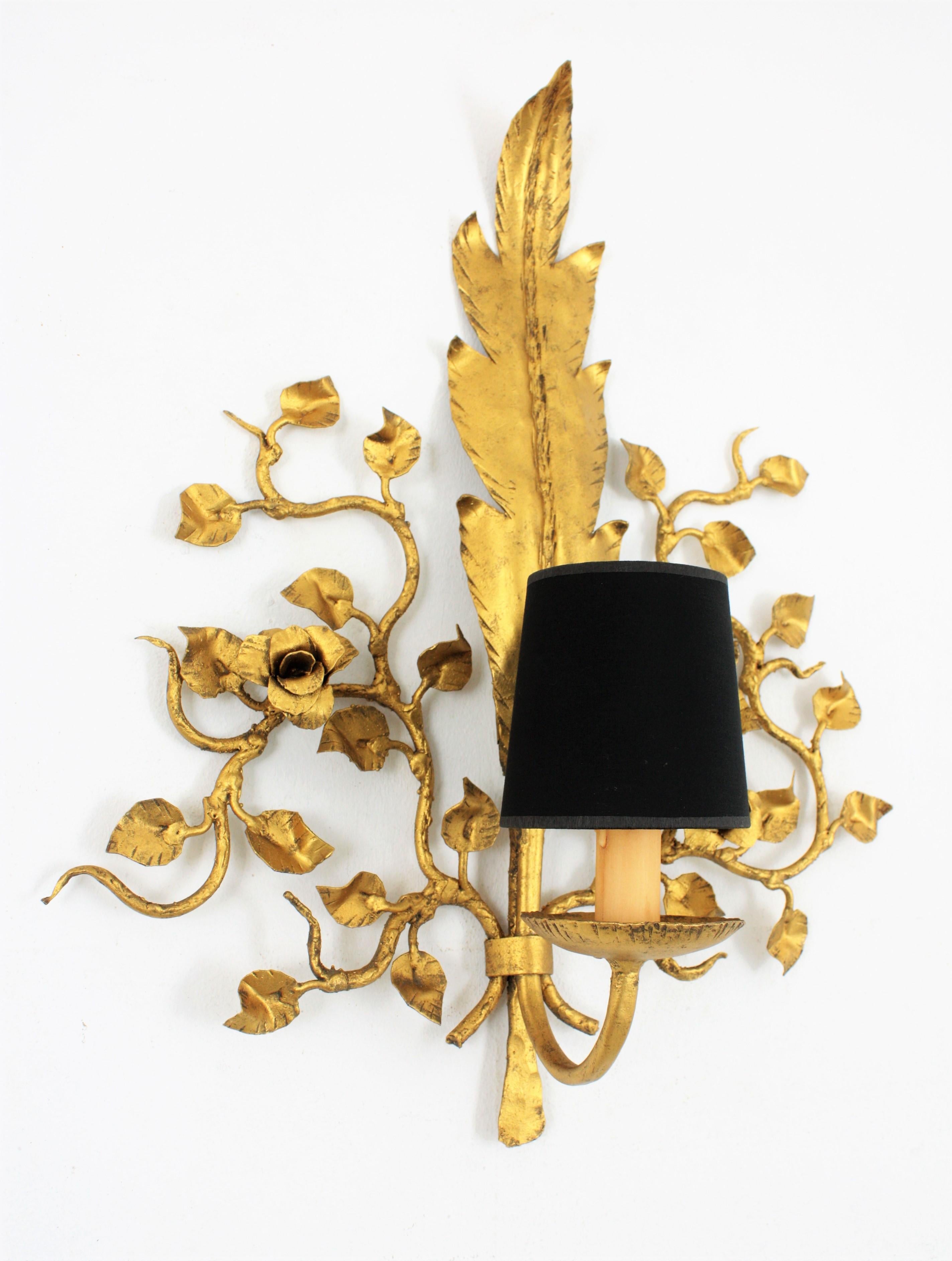 Spanish Pair of Hollywood Regency Foliage Floral Wall Sconces in Gilt Iron, 1940s