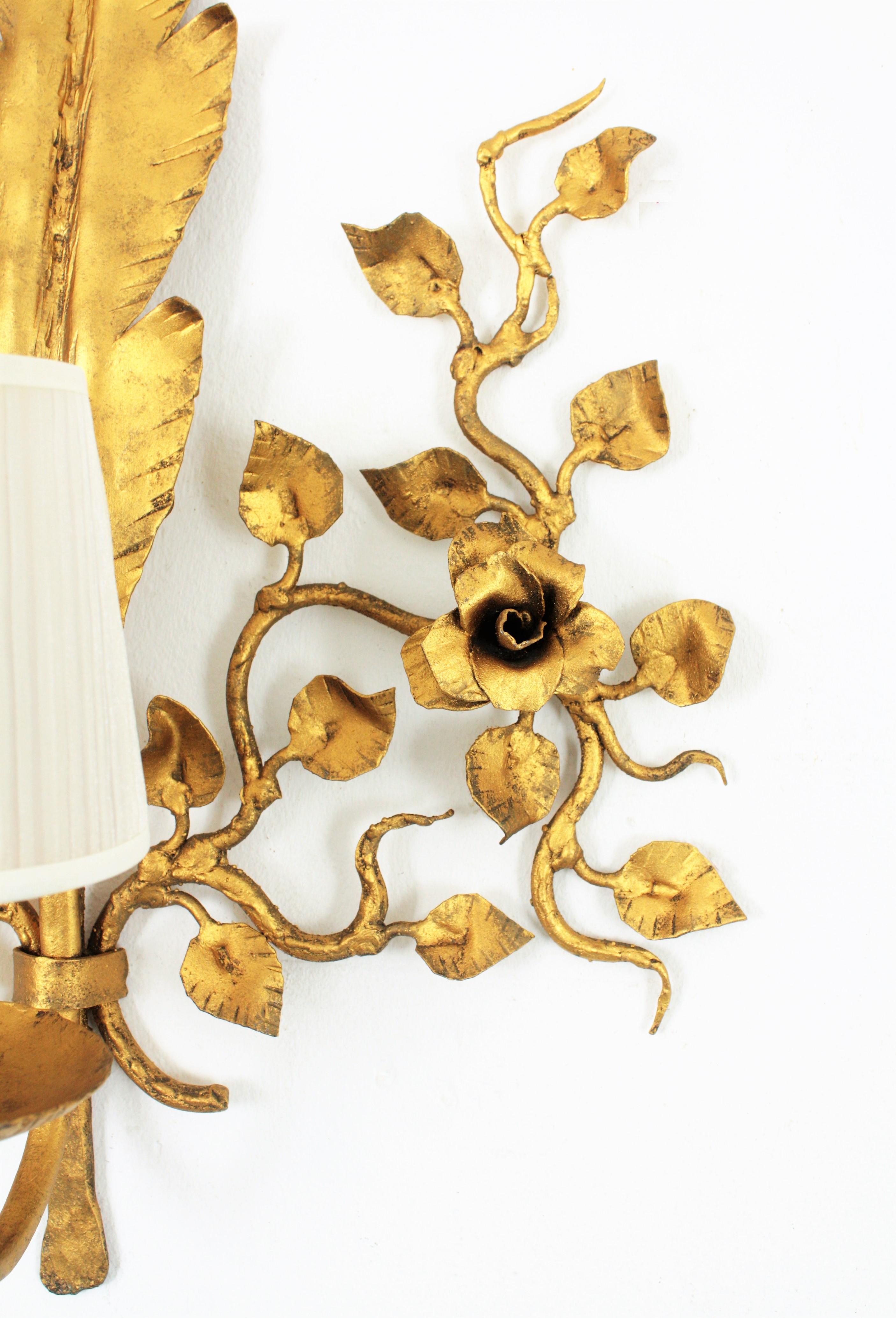 20th Century Pair of Hollywood Regency Foliage Floral Wall Sconces in Gilt Iron, 1940s