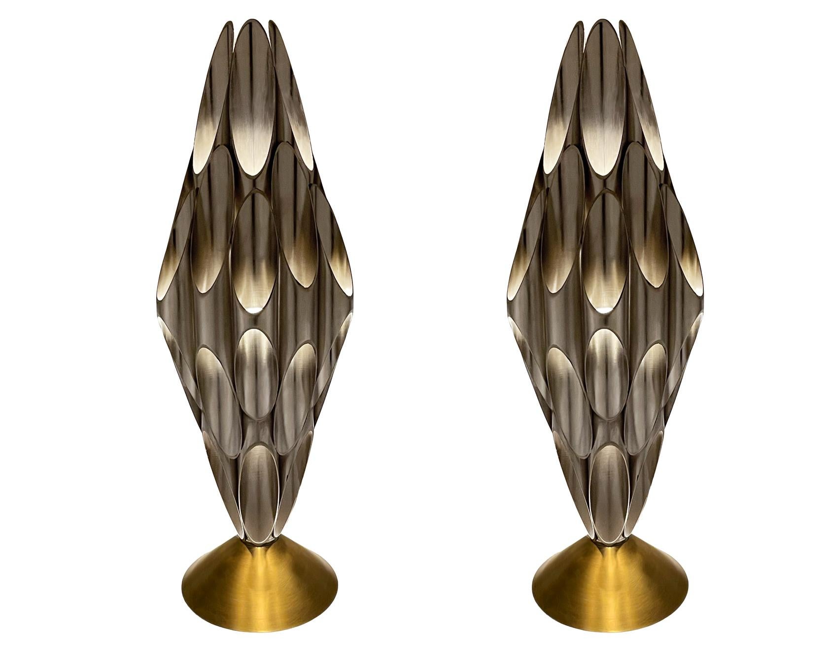 Pair of Hollywood Regency Glam Table Sculpture Accent Lamps in Gold & Silver For Sale 2
