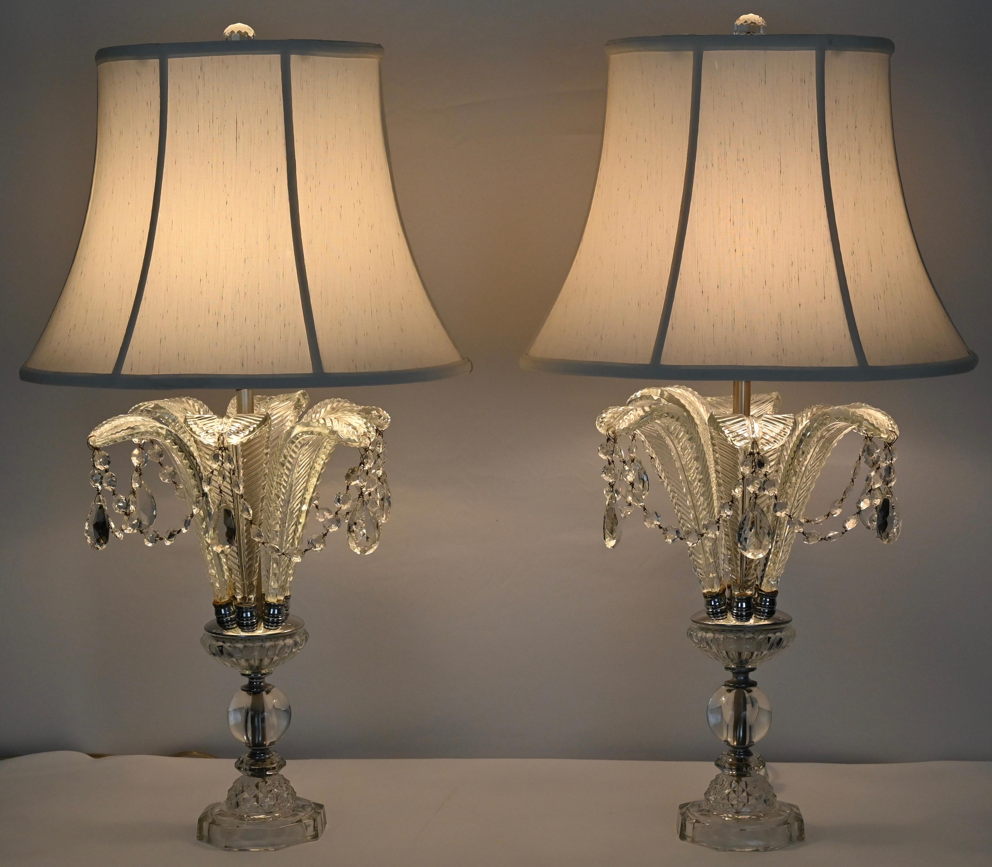 Neoclassical Pair of Hollywood Regency Glass and Cut Crystal Table Lamps For Sale