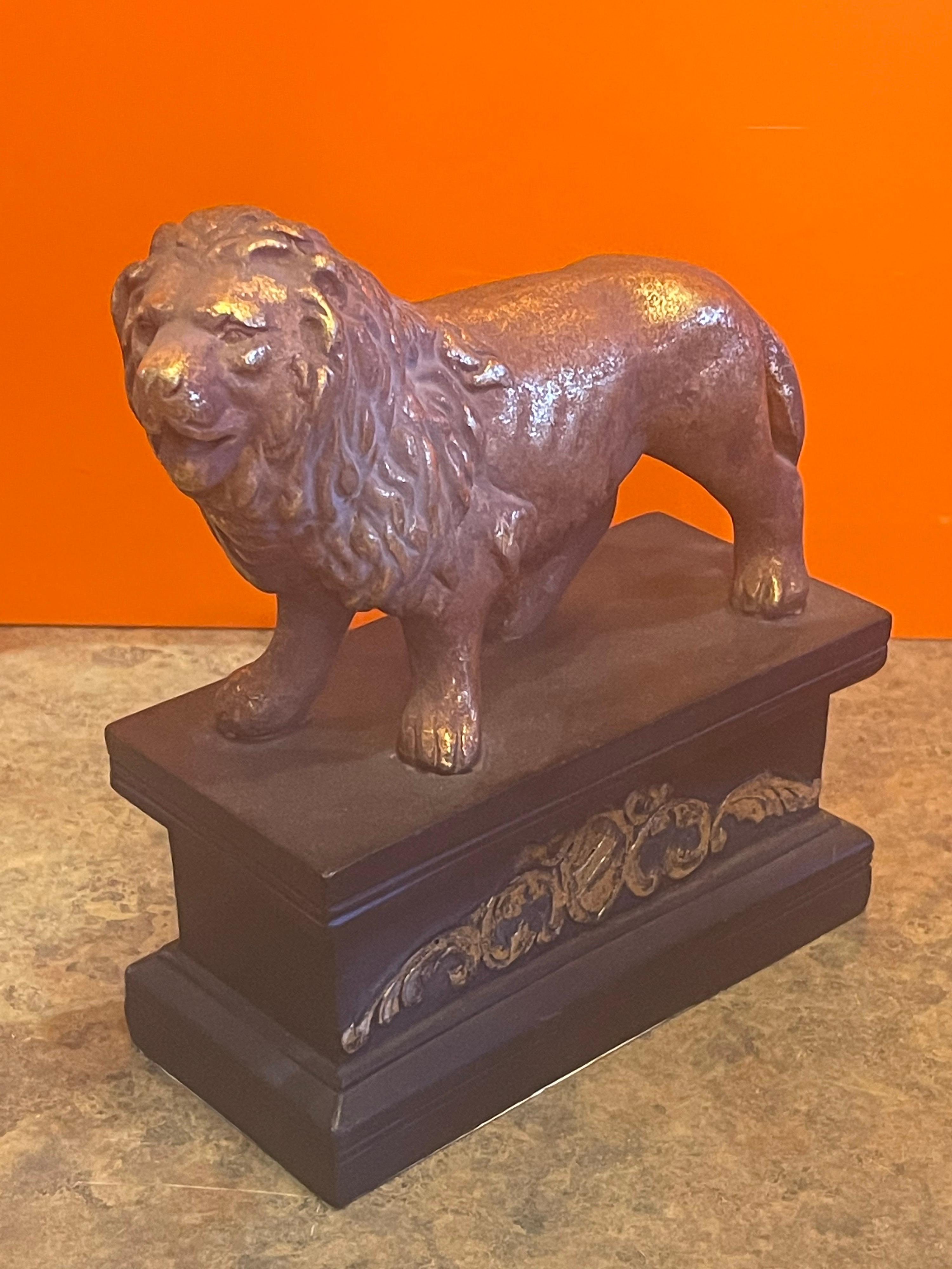 Pair of Hollywood Regency Gold Gilt Lion Bookends  In Good Condition For Sale In San Diego, CA