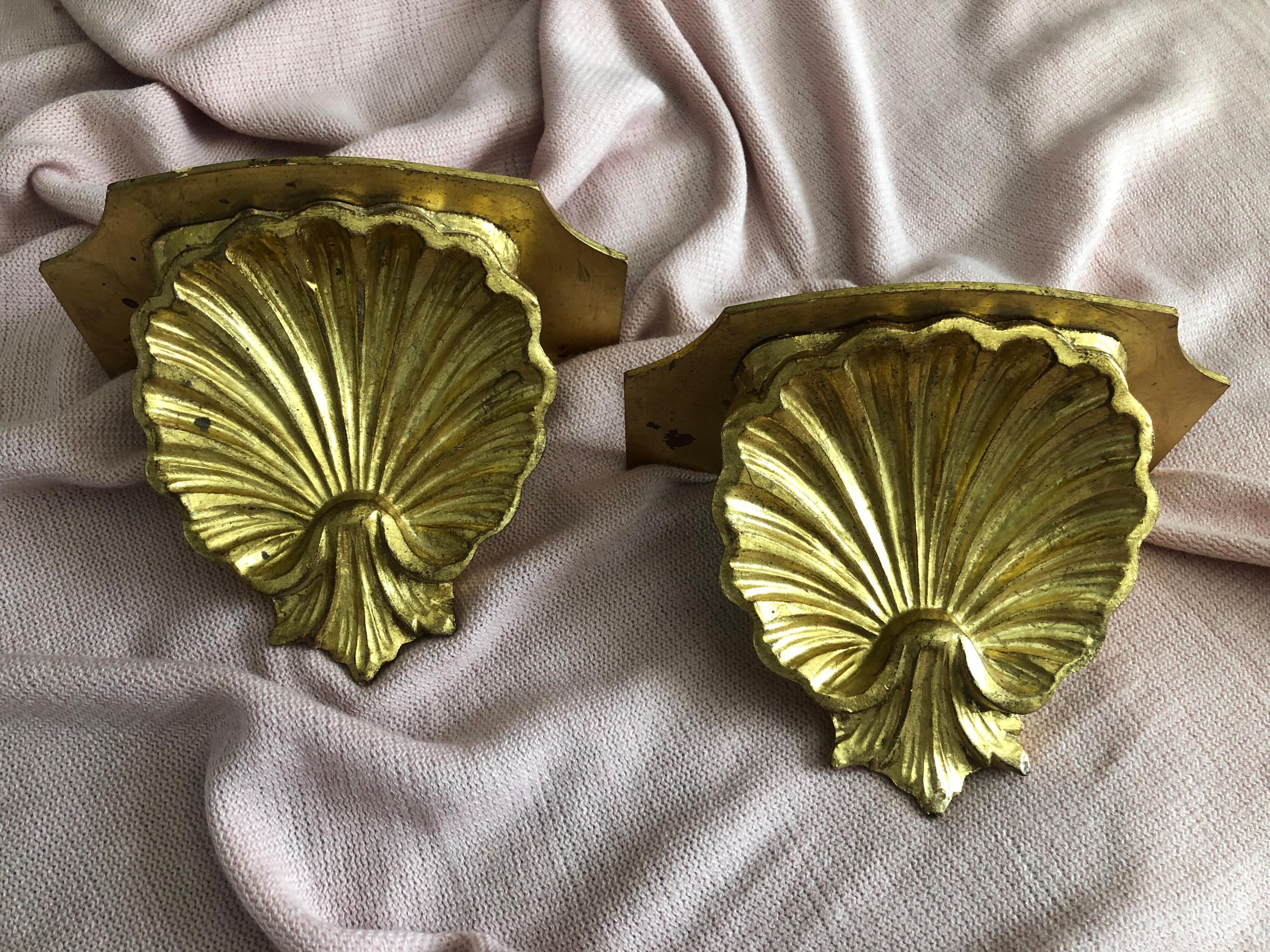 Late 20th Century Pair of Hollywood Regency Gold Leaf Regency Shell Wall Shelves For Sale