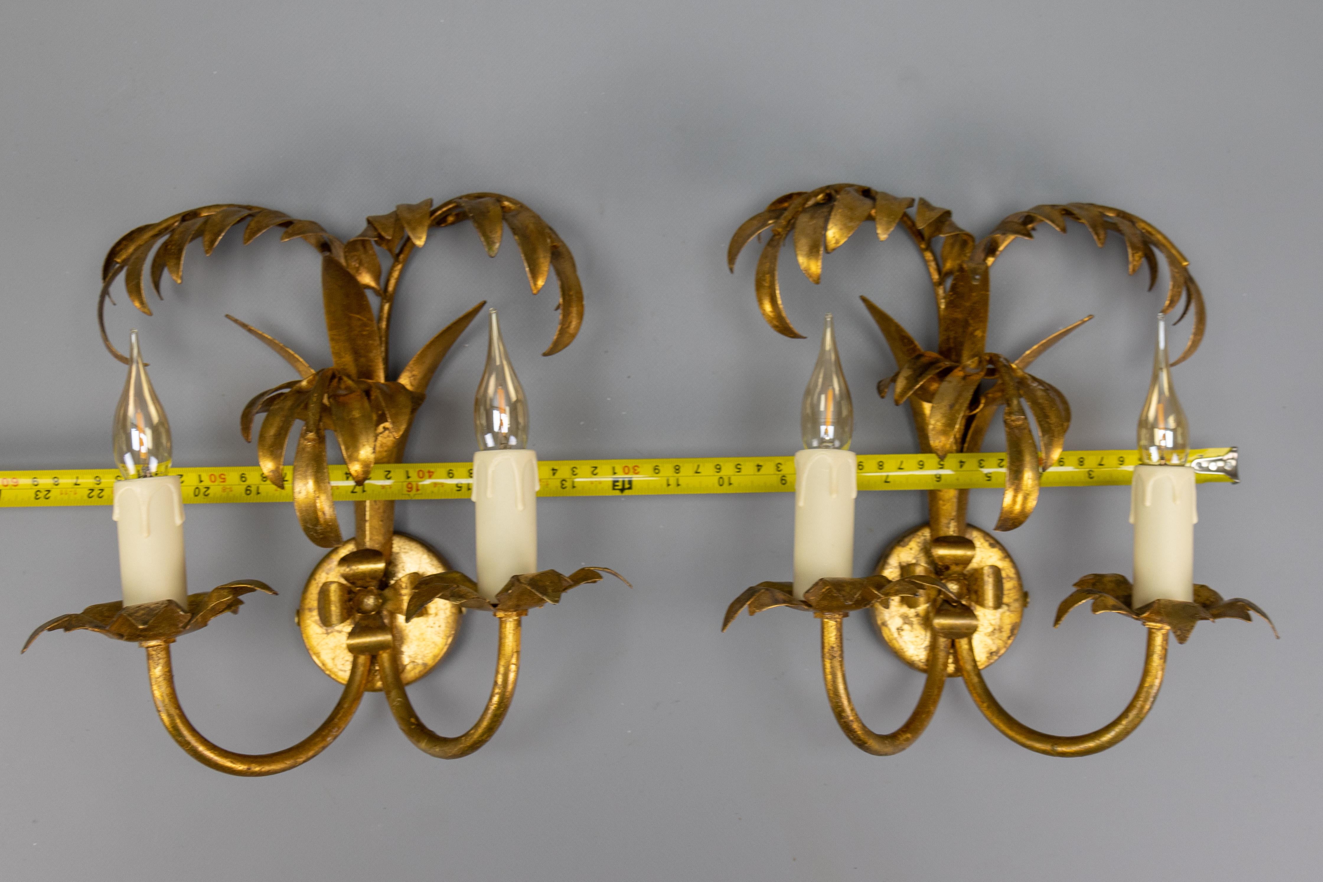 Paire d'appliques murales en métal doré à double bras de palmier Hans Kögl de style régence hollywoodienne en vente 7