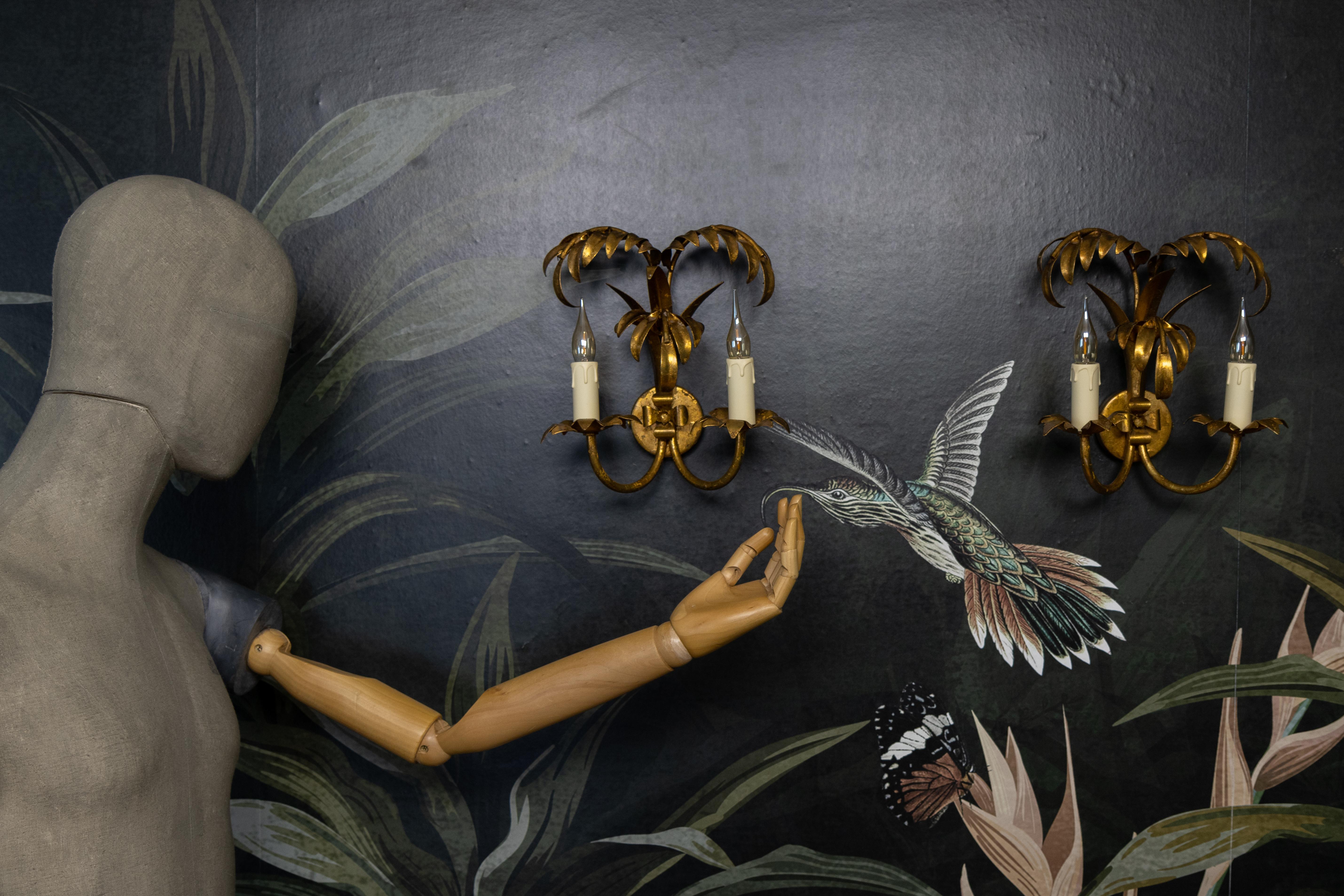 Paire d'appliques murales en métal doré à double bras de palmier Hans Kögl de style régence hollywoodienne Bon état - En vente à Barntrup, DE