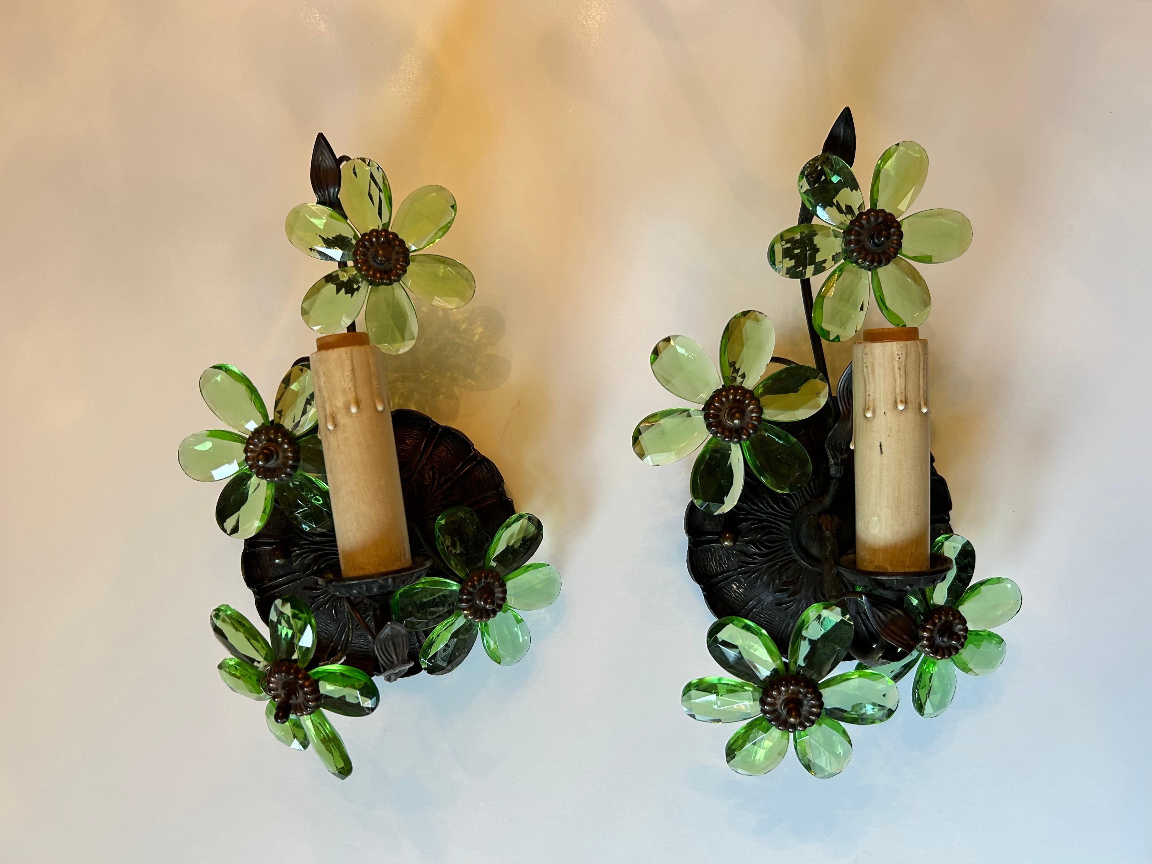 A wonderful pair of vintage Hollywood Regency style sconces made of metal and glass, showcasing sinuous leaves and bright green glass petals. In good condition, with all glass petals intact. Each sconce has one socket for a chandelier type