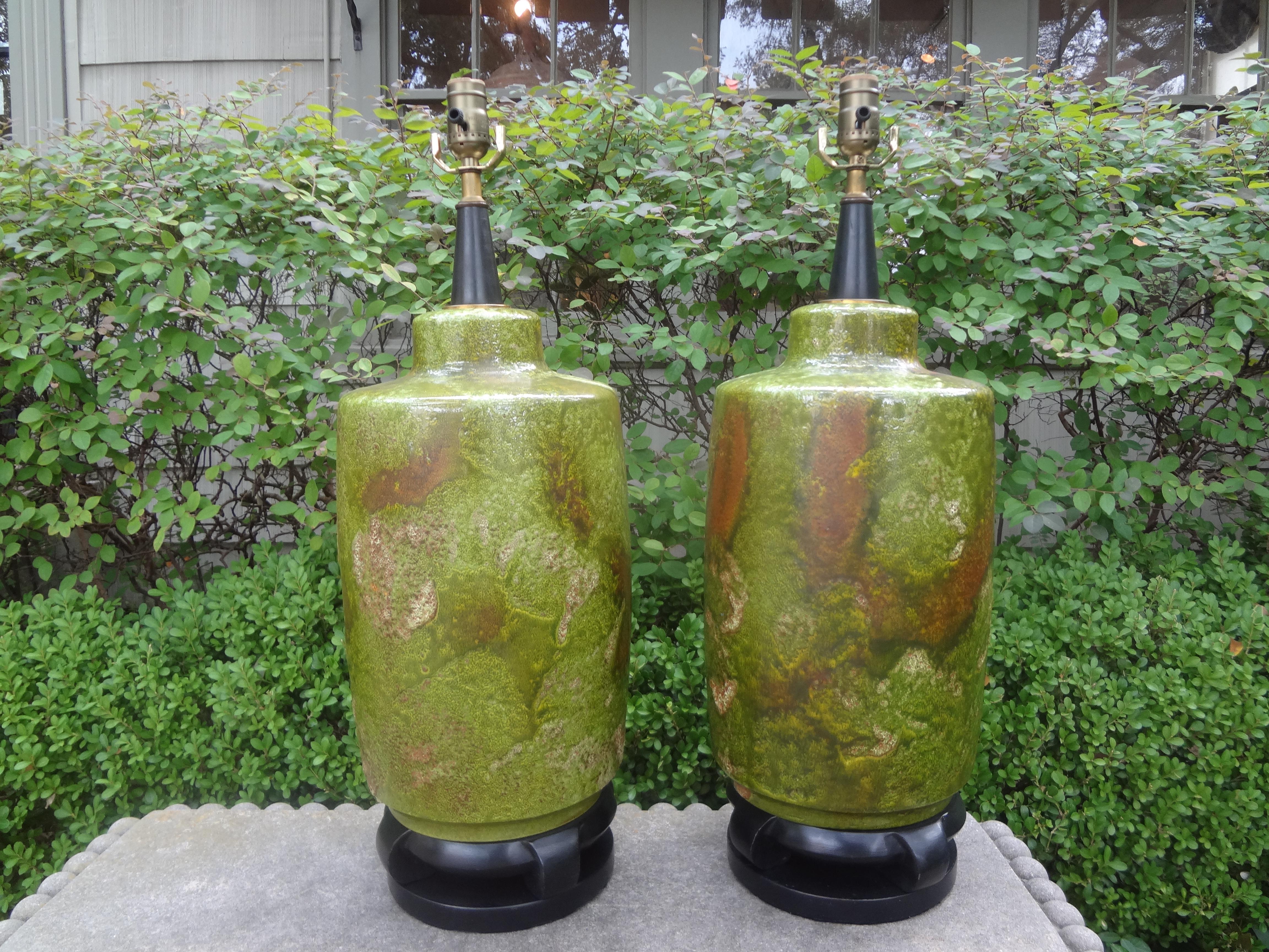 Pair of Hollywood Regency Lamps Attributed to James Mont For Sale 8