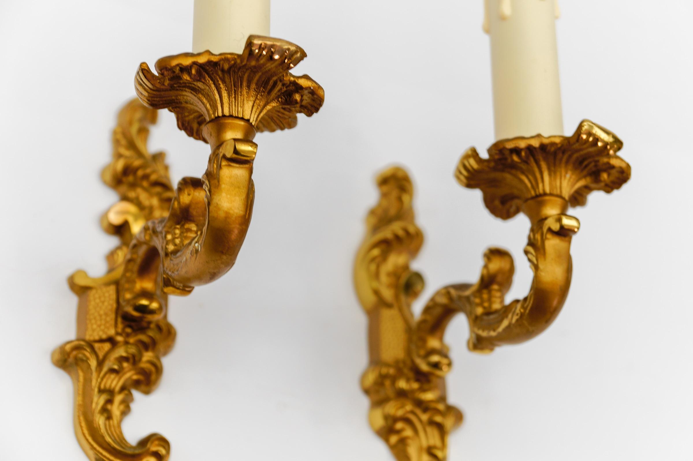 Pair of Hollywood Regency Massive Brass Wall Lights, Italy 1970s For Sale 4