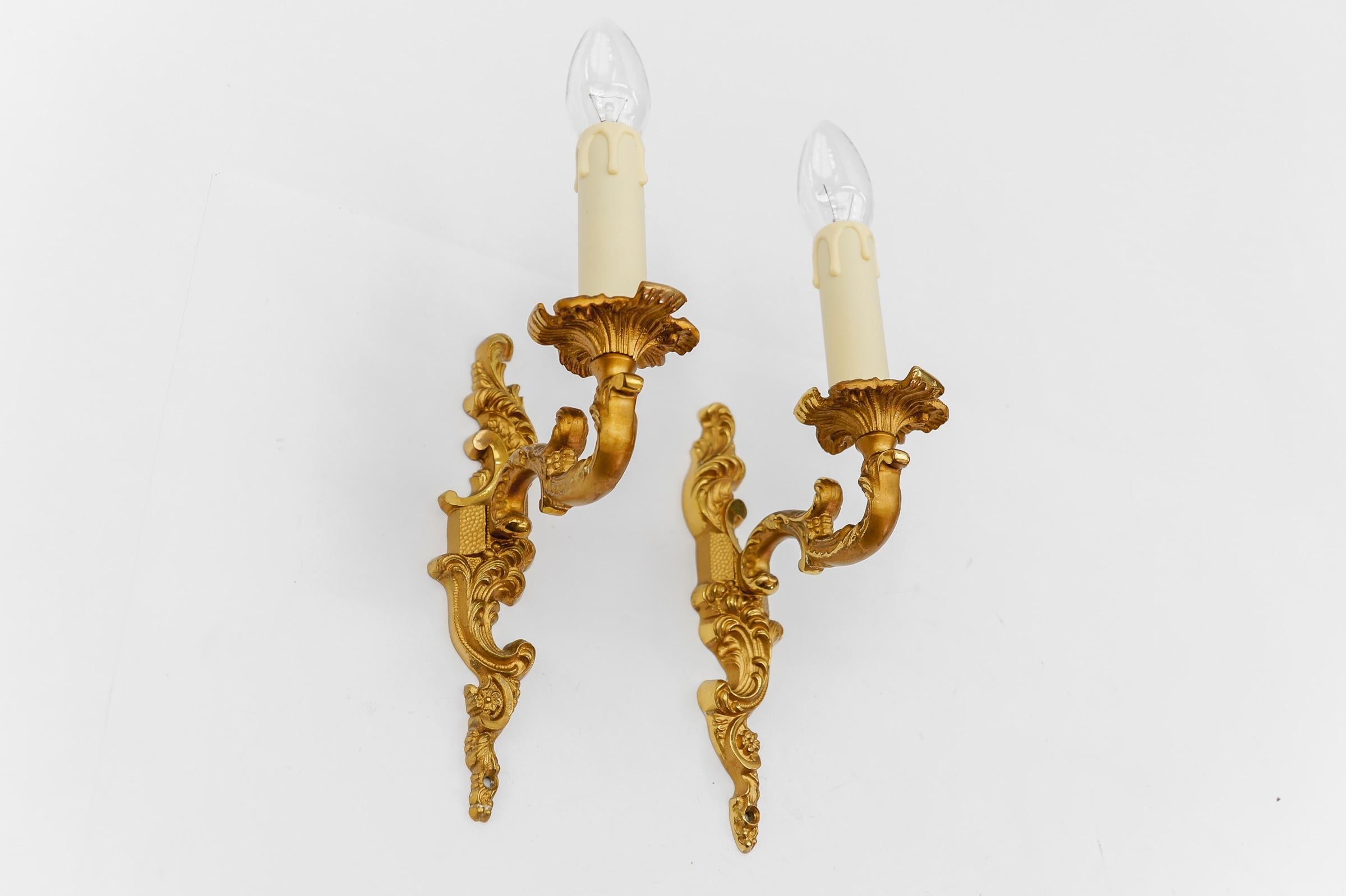 Pair of Hollywood Regency Massive Brass Wall Lights, Italy 1970s For Sale 5