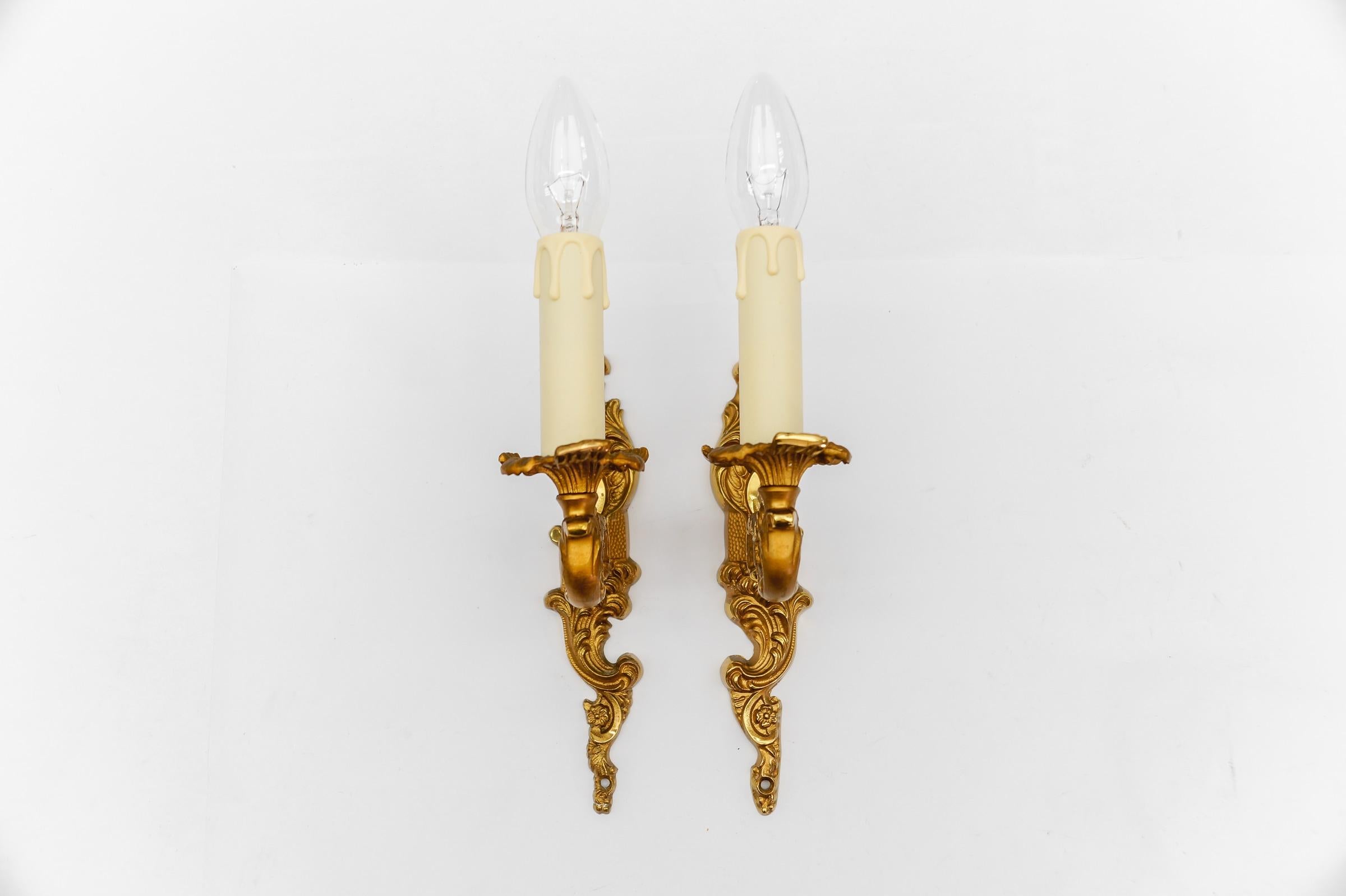 Pair of Hollywood Regency Massive Brass Wall Lights, Italy 1970s For Sale 1