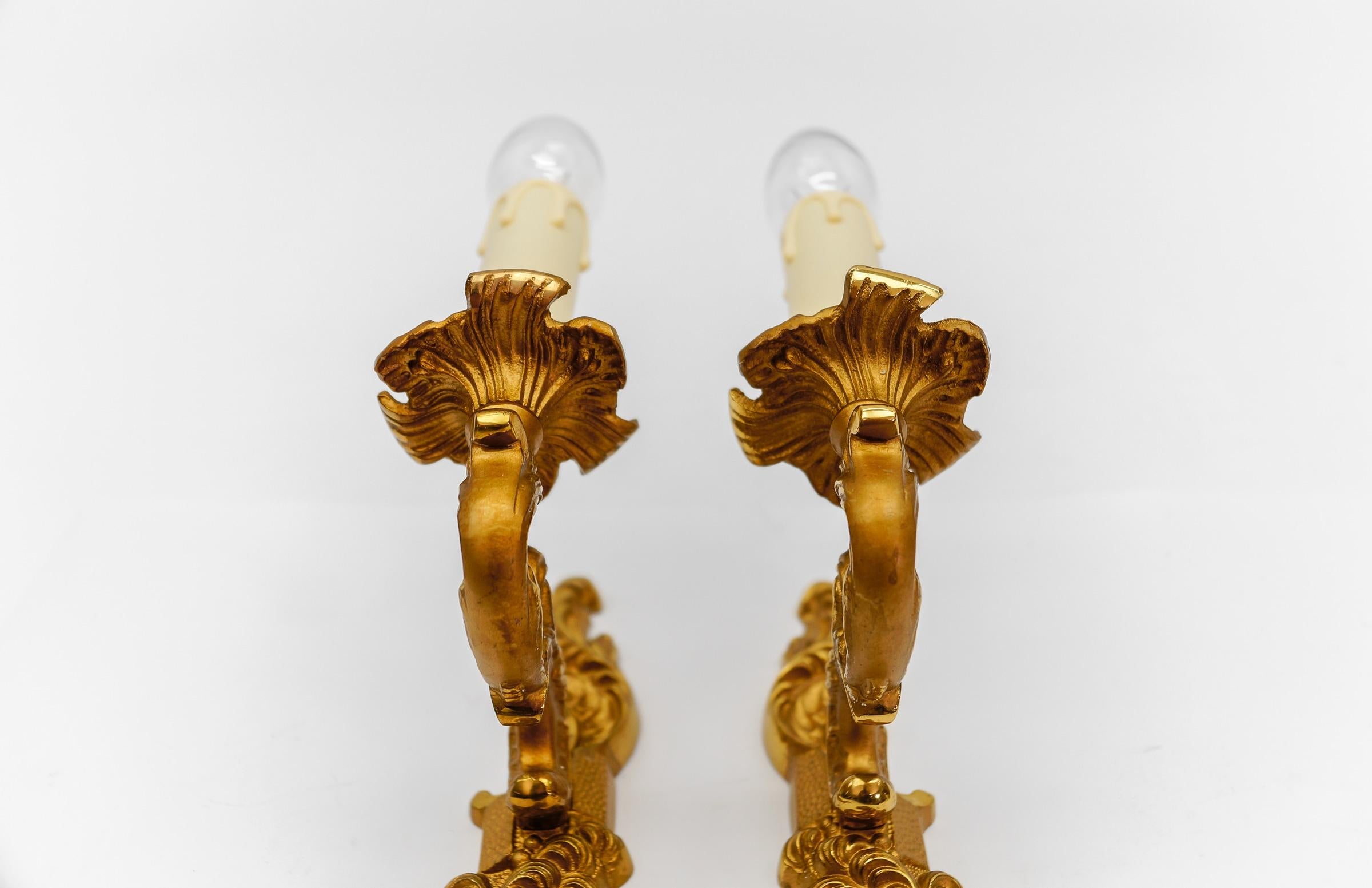 Pair of Hollywood Regency Massive Brass Wall Lights, Italy 1970s For Sale 3