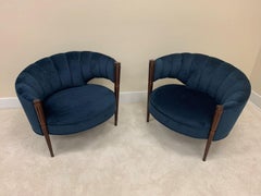 Paire de chaises longues à dossier cannelé de style Hollywood Regency et de style moderne du milieu du siècle dernier:: vers 1960