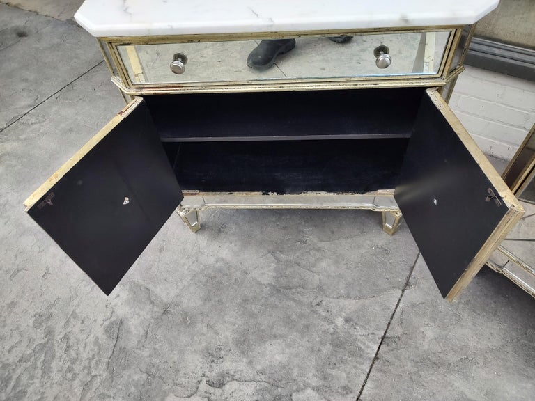 Italian Pair of Hollywood Regency Mirrored Night Tables with Marble Tops For Sale