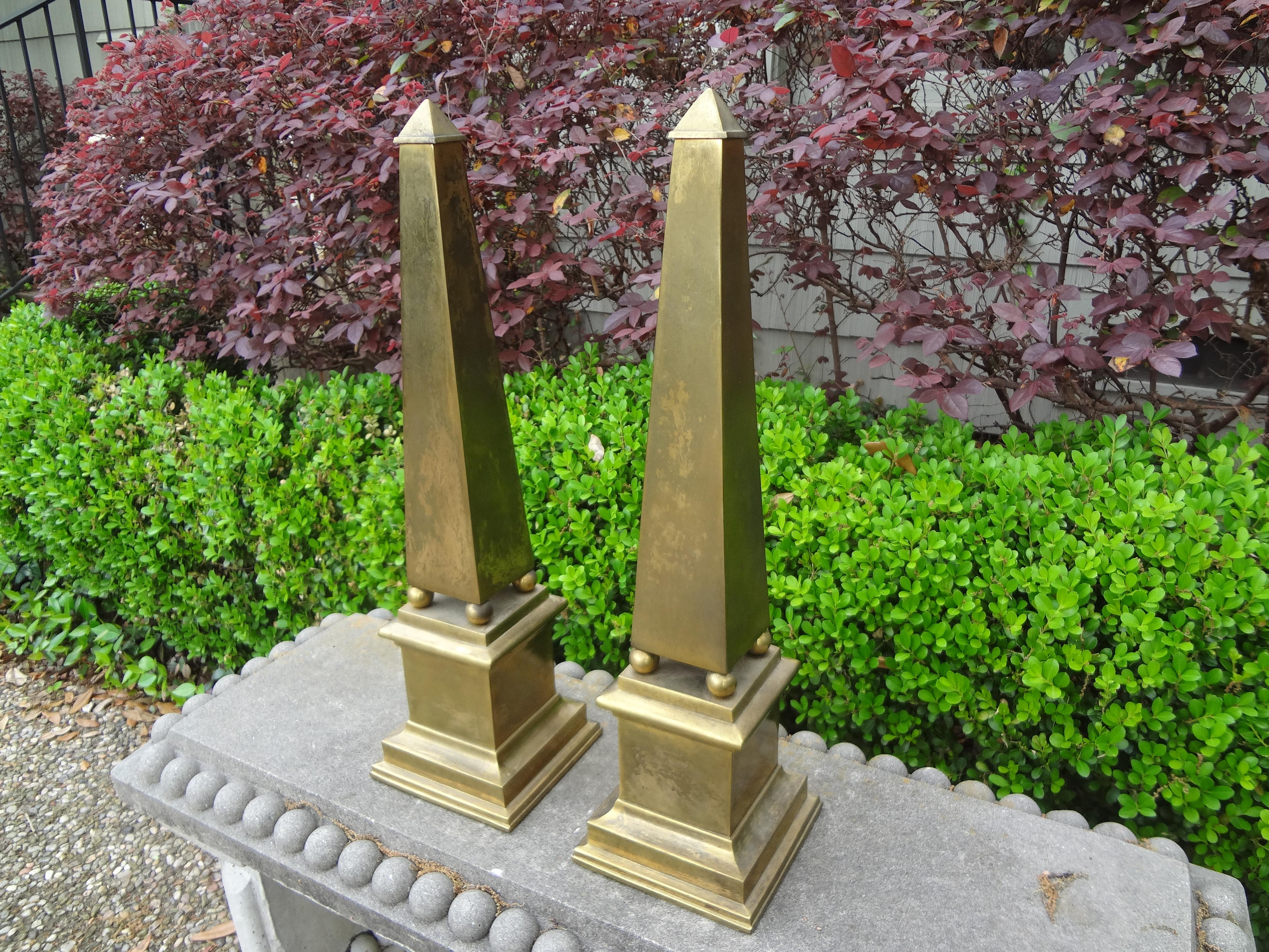 Pair of Hollywood Regency Neoclassical Style Brass Obelisks For Sale 3