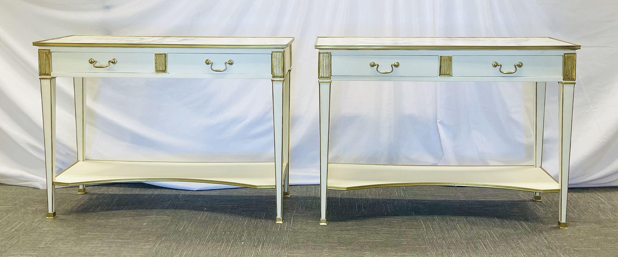 Bronze Paire de canapés blancs néoclassiques Hollywood Regency, tables consoles, Maison Jansen en vente