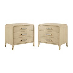 Paire de tables de nuit Hollywood Regency, finition légère
