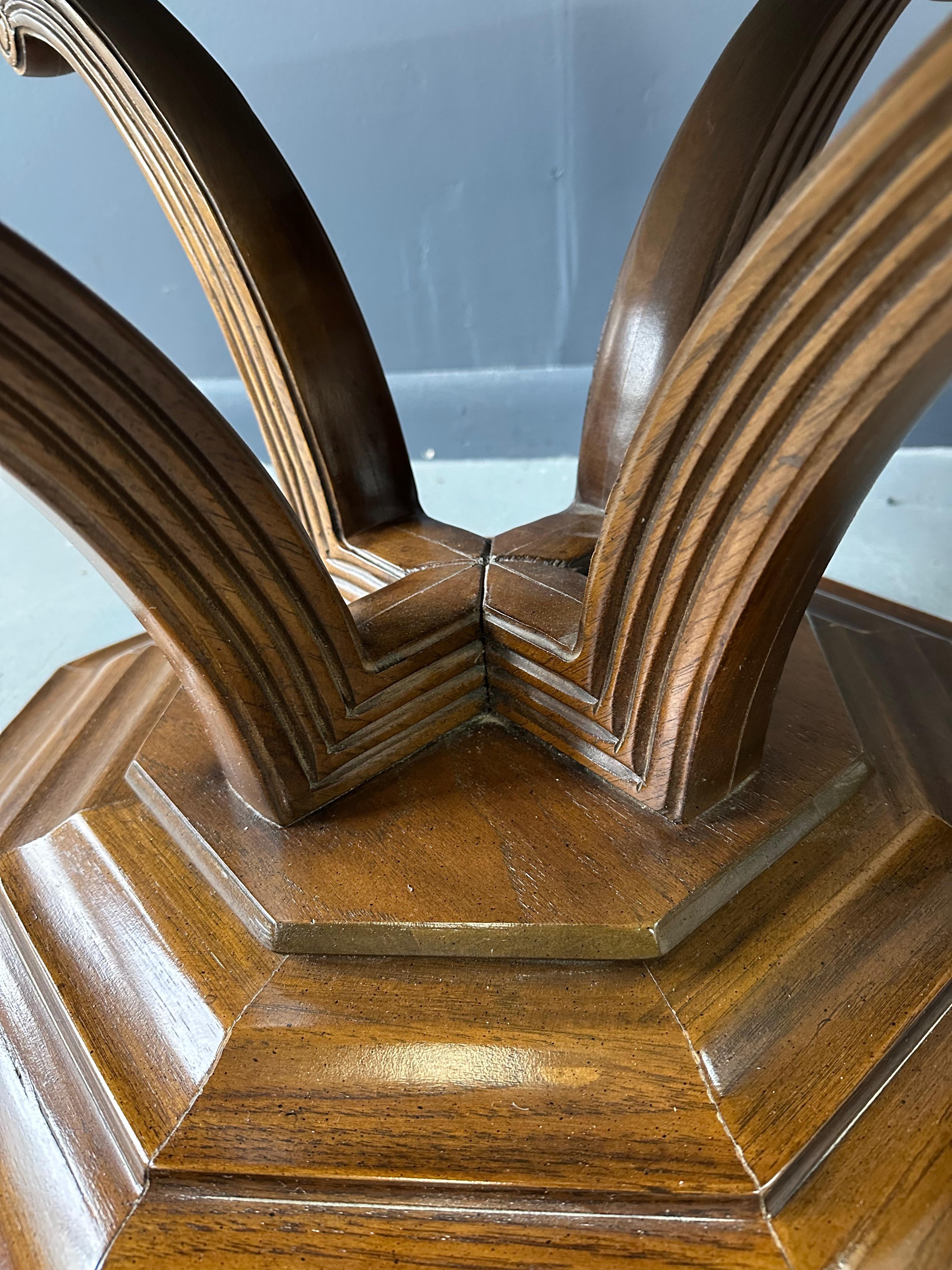 Paire de tables d'appoint octogonales en marbre Calacatta avec accents en laiton Hollywood Regency en vente 1