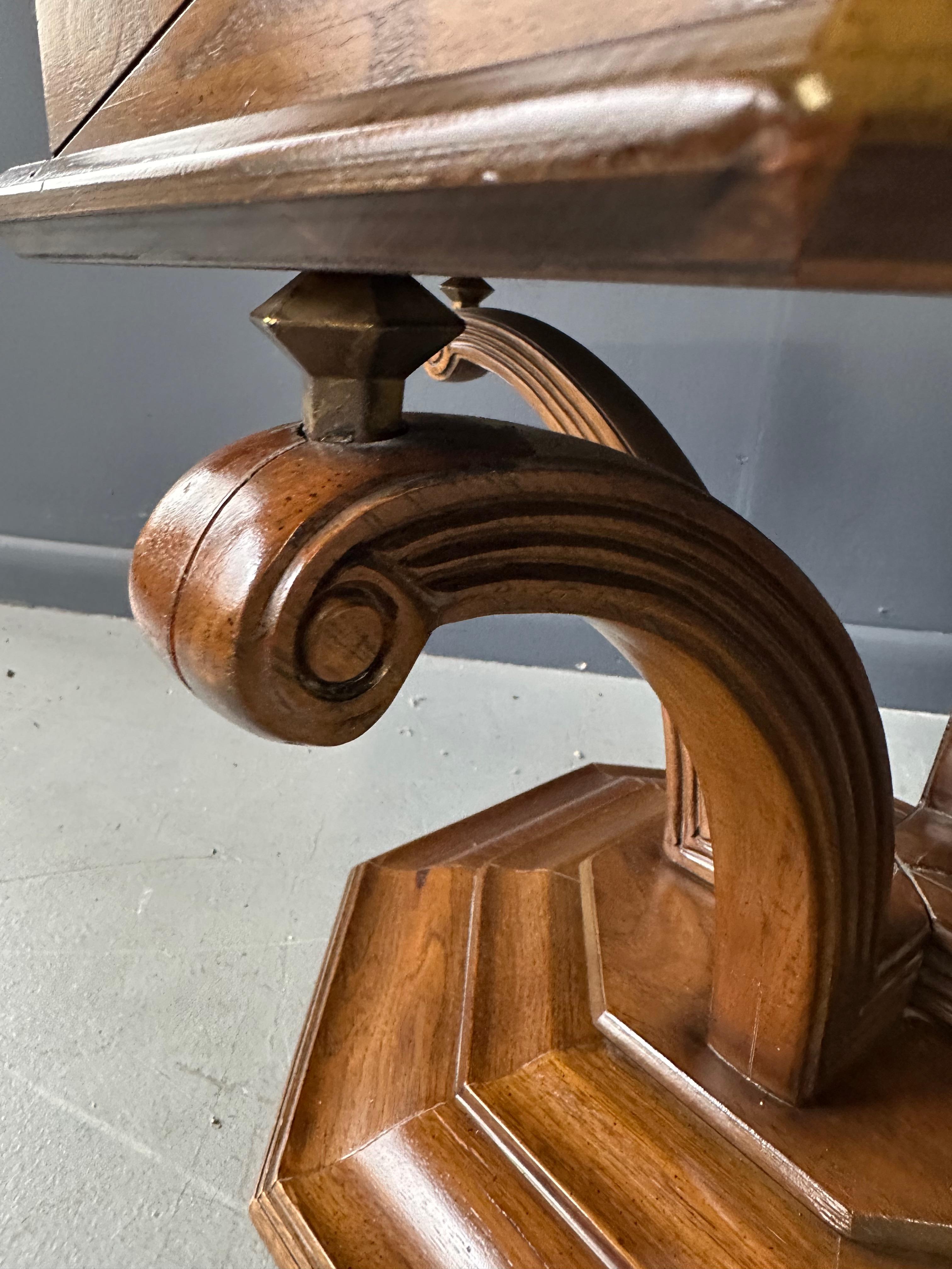 Paire de tables d'appoint octogonales en marbre Calacatta avec accents en laiton Hollywood Regency en vente 2