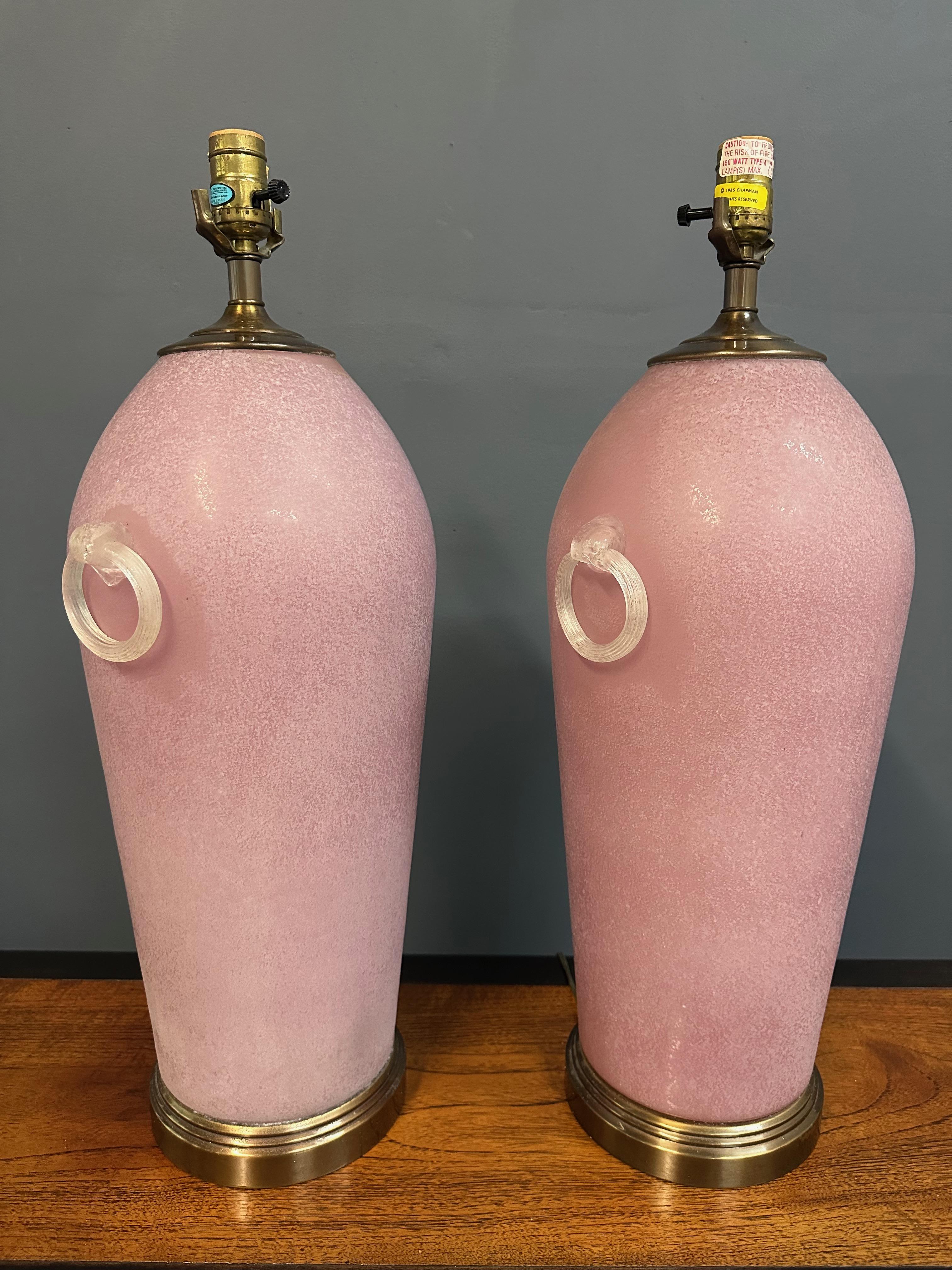 Verre Pair of Hollywood Regency Pink Acid Etched Glass Urn Lamps by Chapman en vente