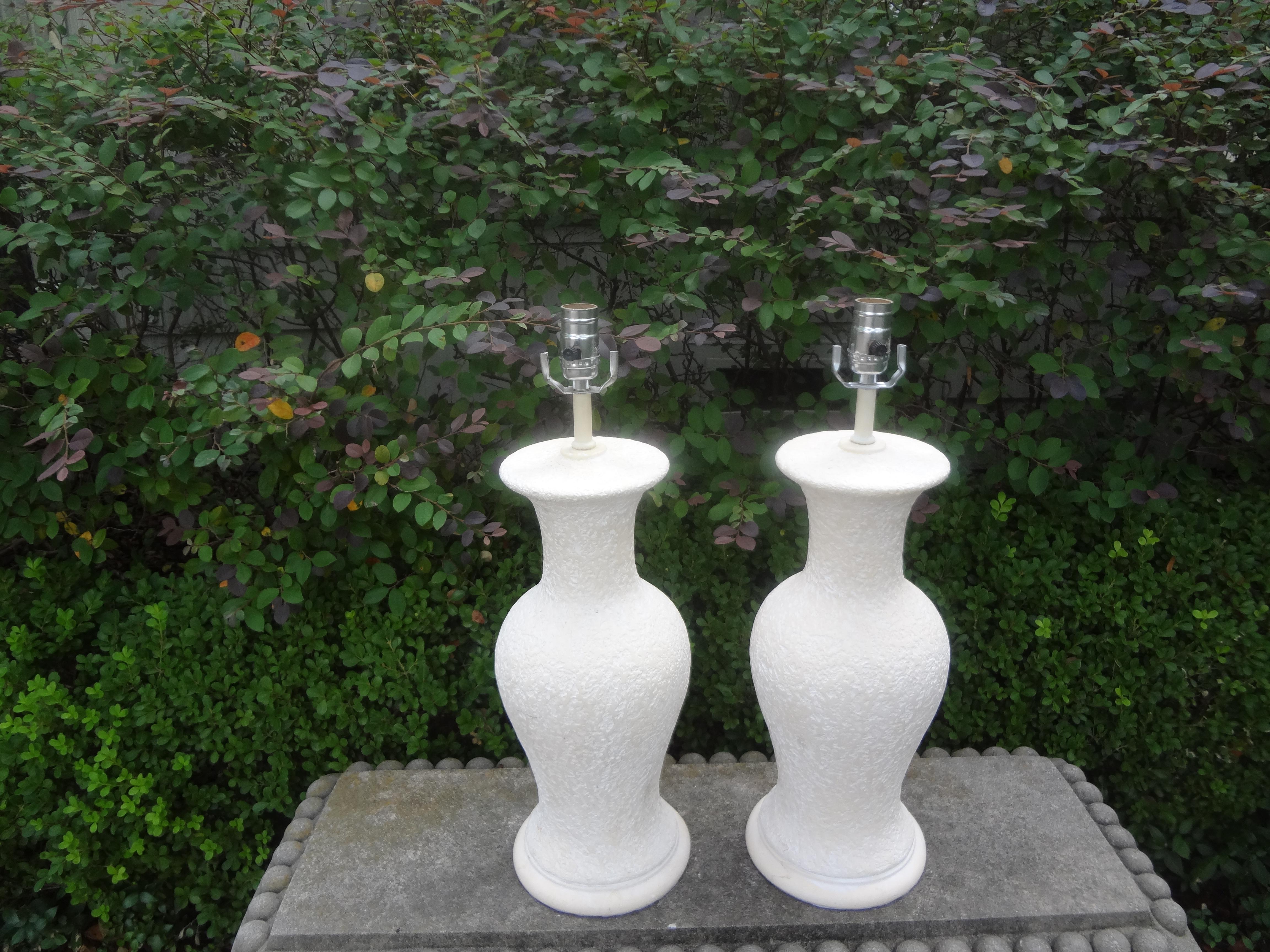 Pair Of Hollywood Regency Plaster Lamps In Good Condition For Sale In Houston, TX