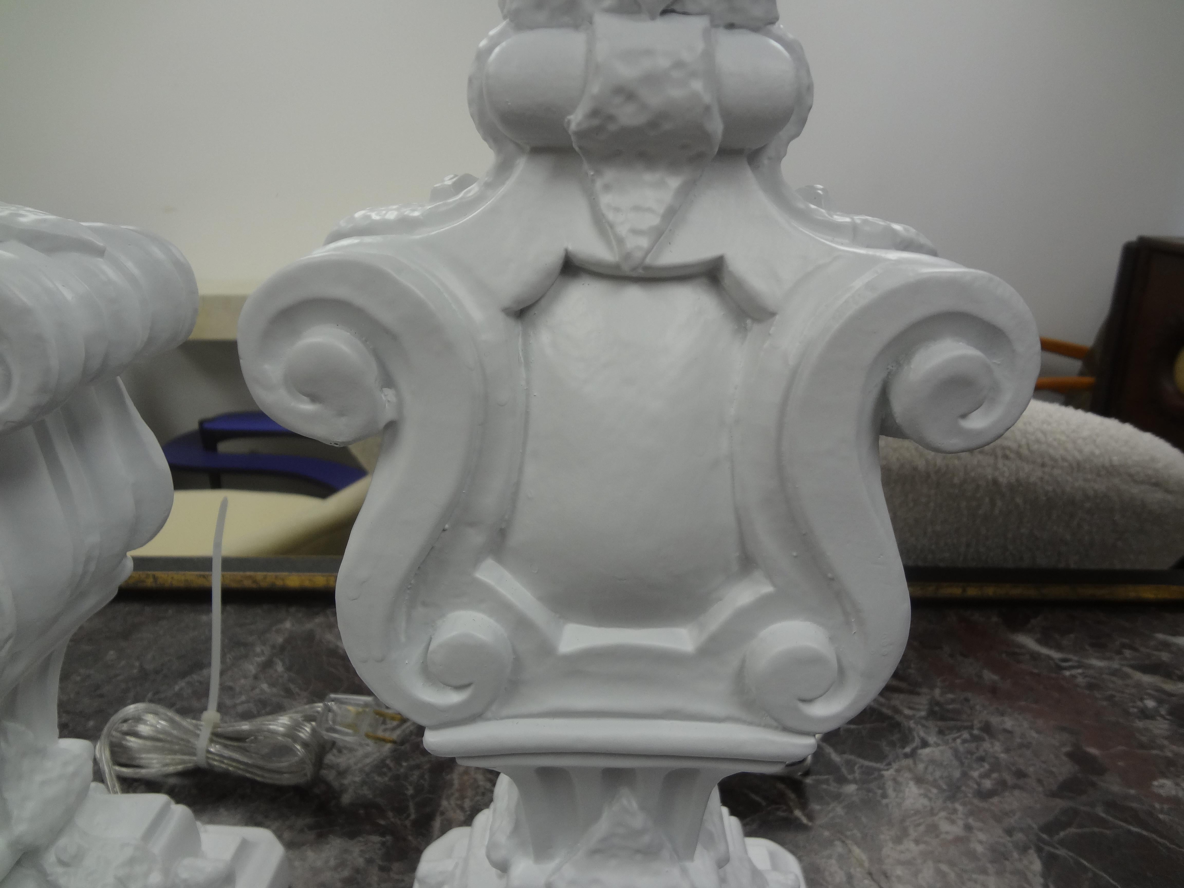 Mid-20th Century Pair Of Hollywood Regency Plaster Lamps For Sale