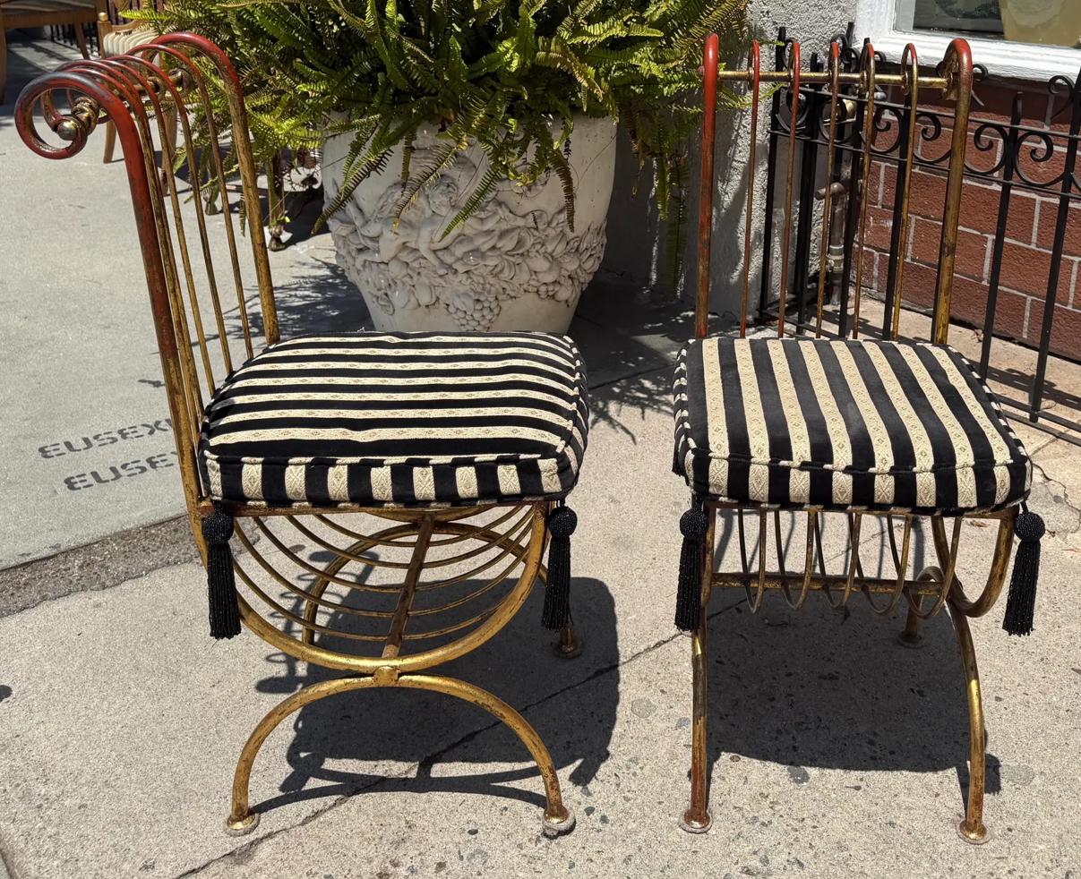 Métal Paire de chaises d'appoint italiennes en acier doré de style Hollywood Regency Salvadori en vente