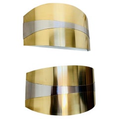 Paar Hollywood-Regency-Wandleuchter, goldenes Messing und Stahl