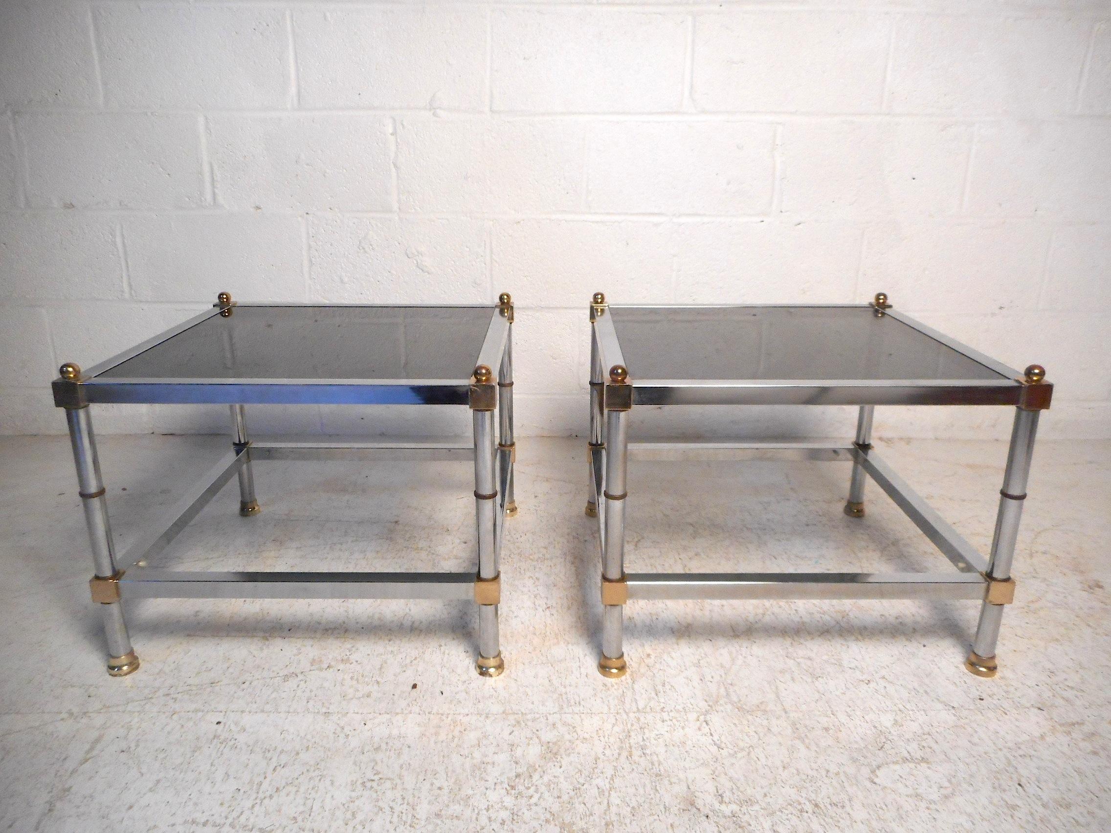 Mid-Century Modern Pair of Hollywood Regency Side Tables For Sale