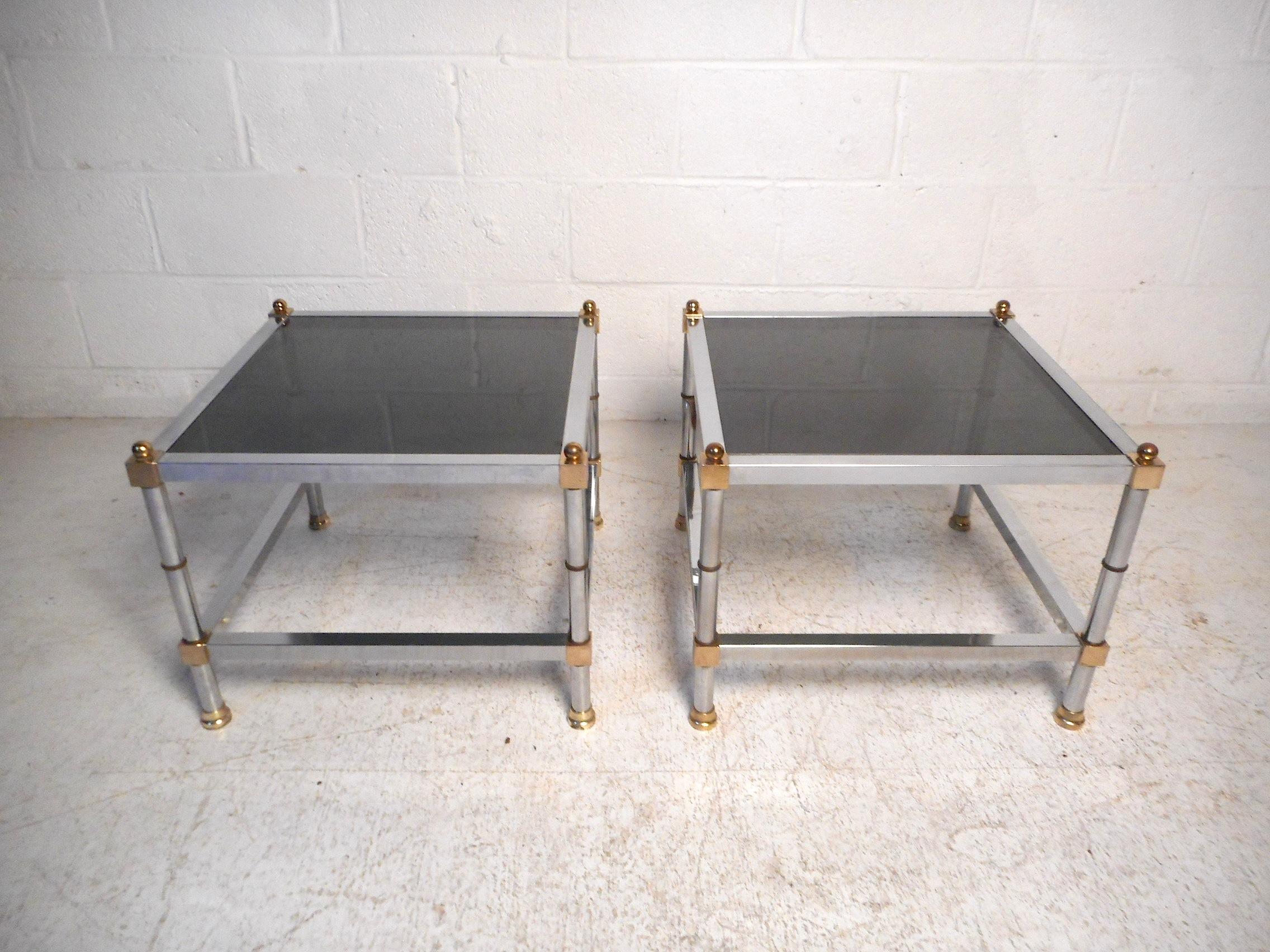 Mid-Century Modern Paire de tables d'appoint Hollywood Regency en vente