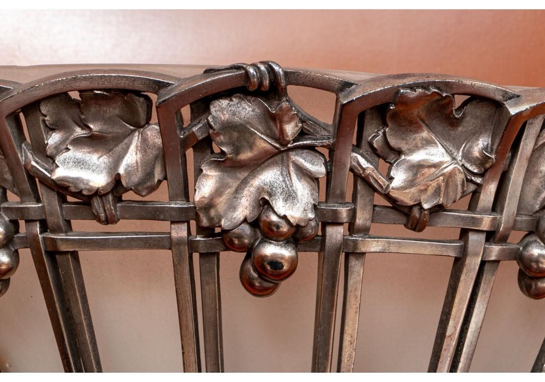 Paire d'appliques murales en bronze argenté Hollywood Regency en vente 1