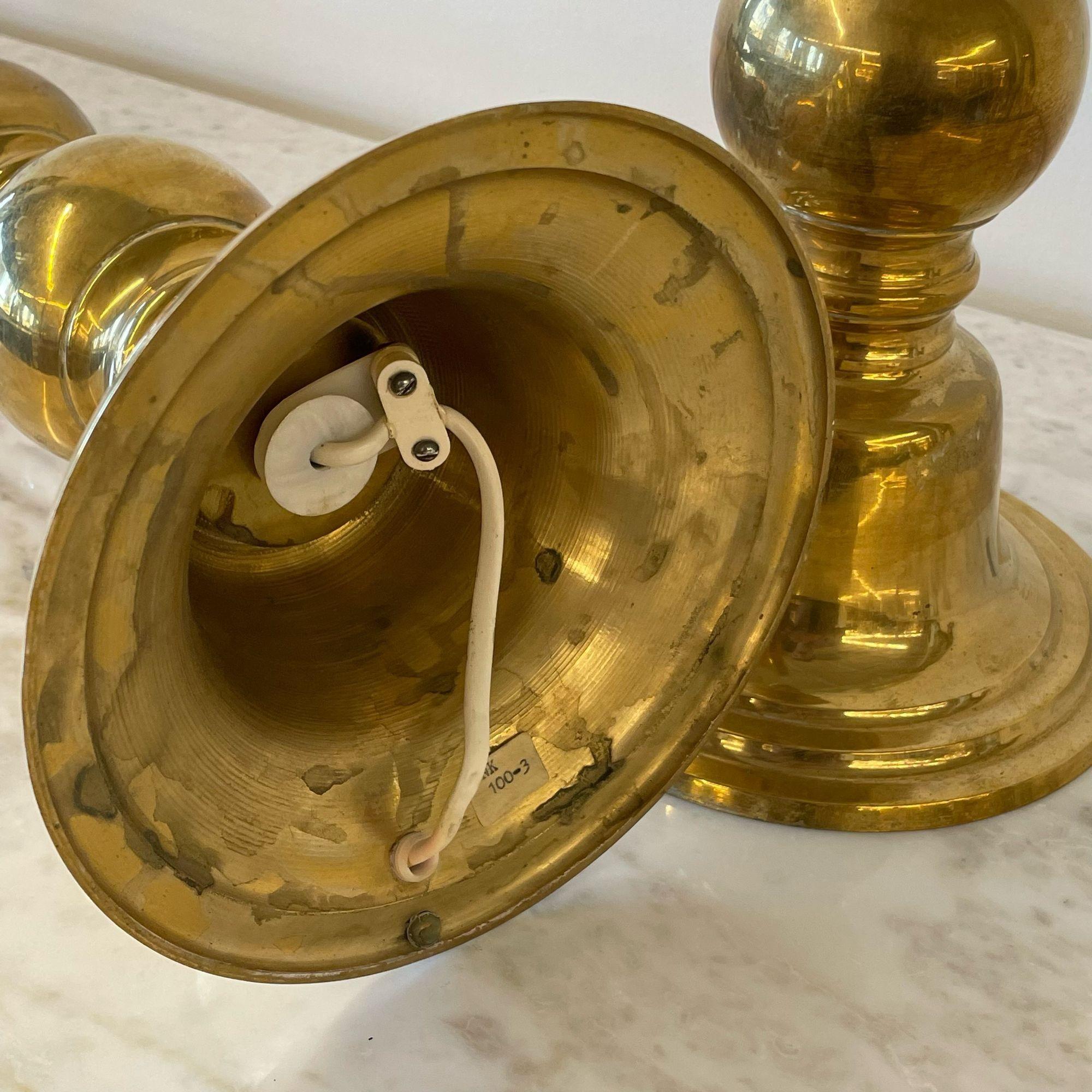 Laiton Paire de lampes de bureau en forme de tambour en laiton massif de style néoclassique Hollywood Regency en vente