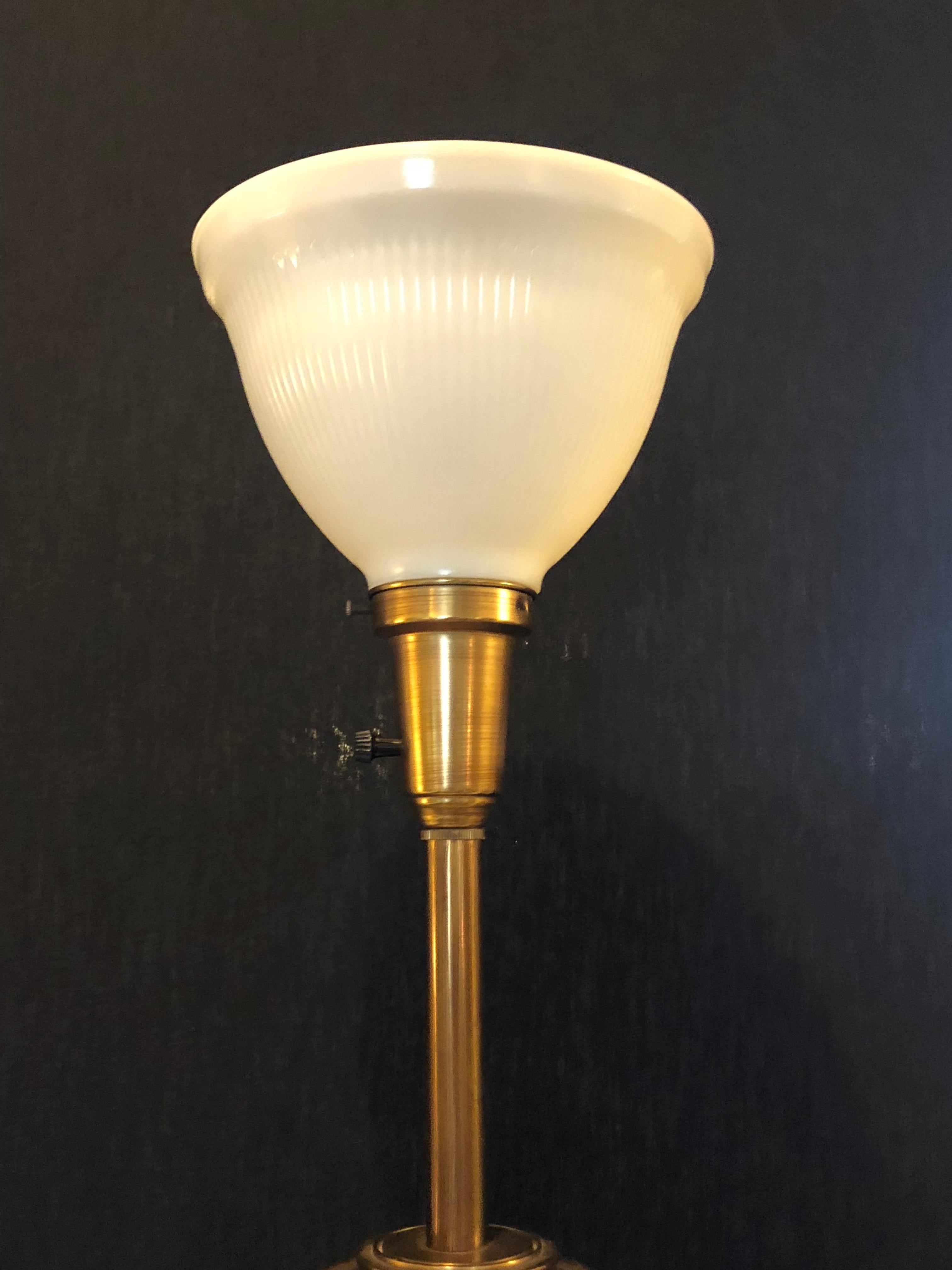 Paire de Stiffel Co. de style Hollywood Regency Lampe de bureau en forme de colonne en laiton et en ébène en vente 6