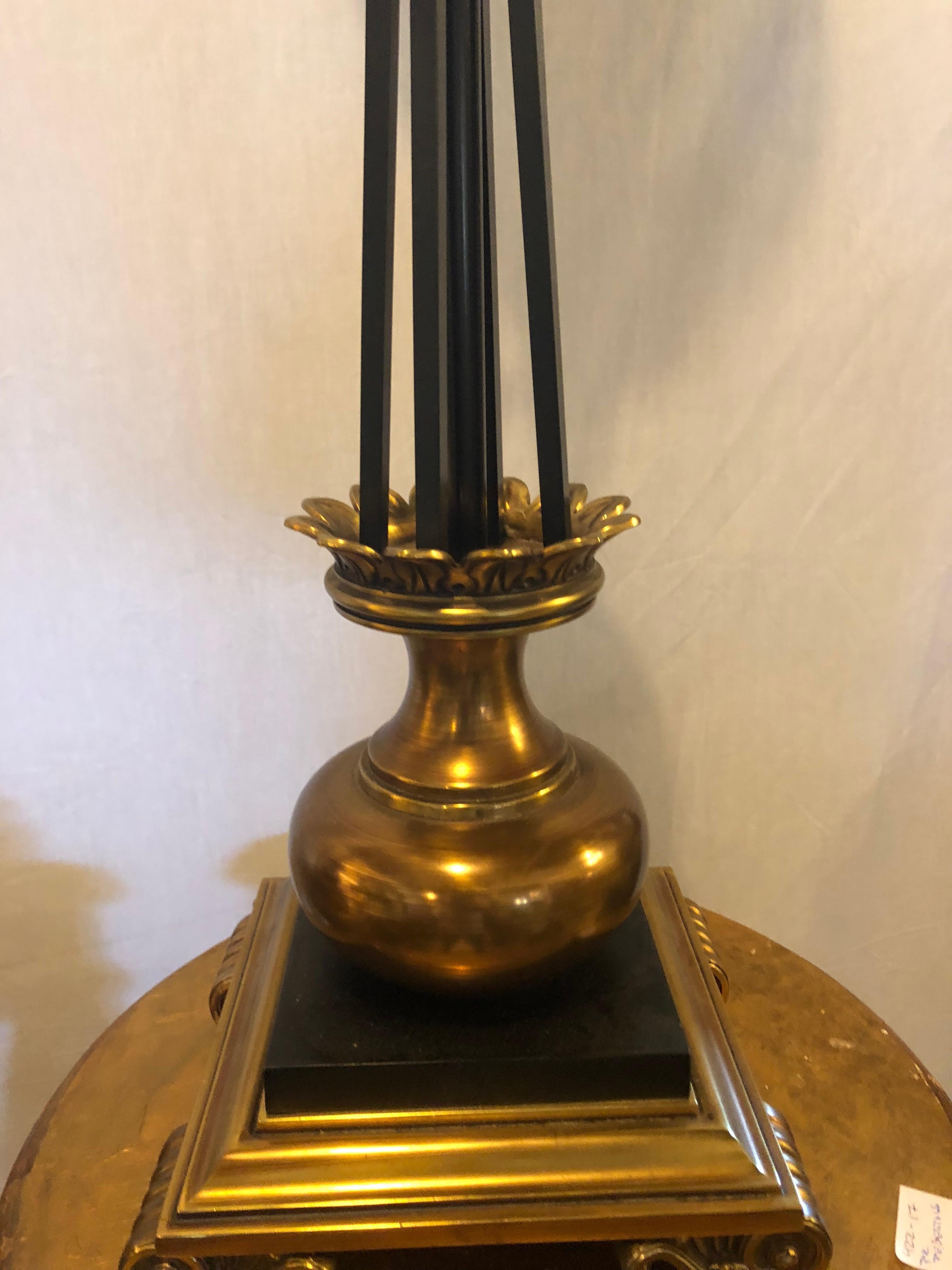 Pair of Hollywood Regency Stiffel Co. Brass and Ebonized Column Form Table Lamp In Good Condition For Sale In Stamford, CT