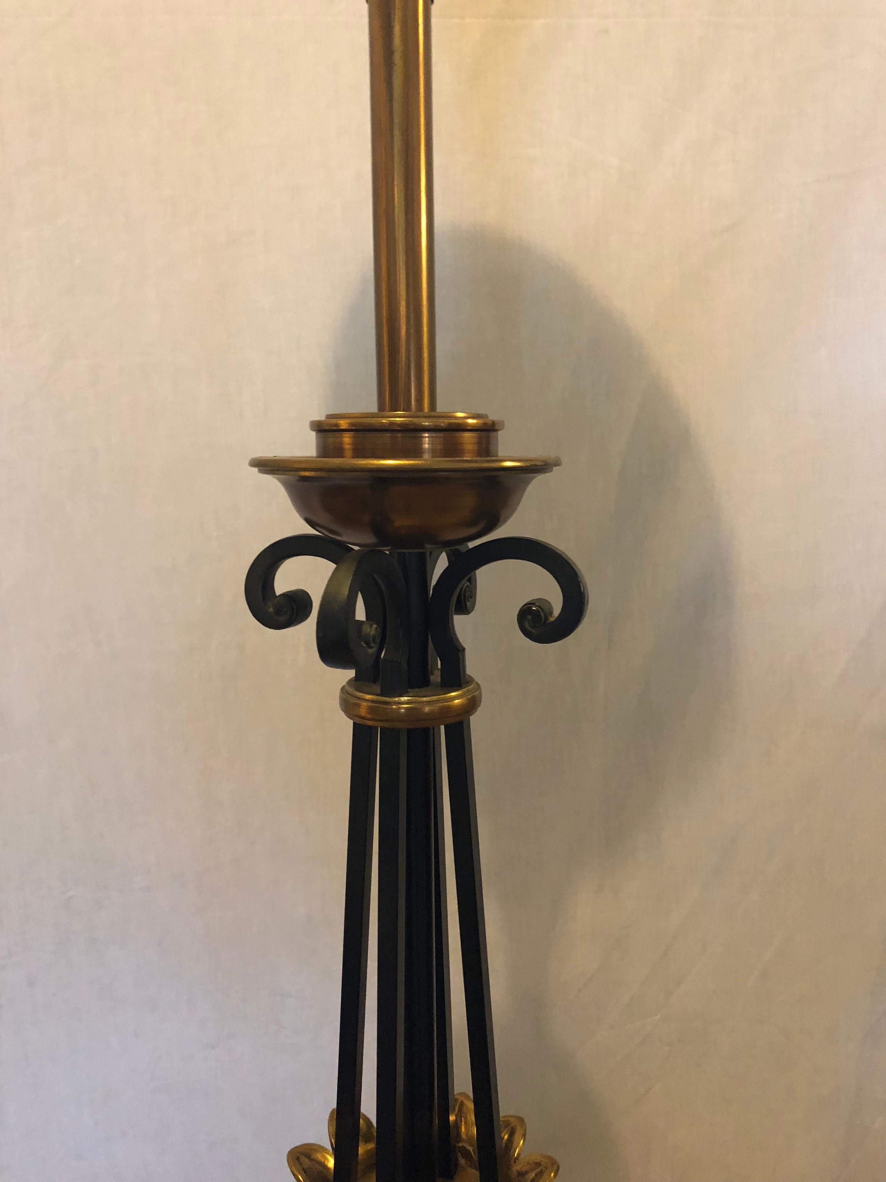 Pair of Hollywood Regency Stiffel Co. Brass and Ebonized Column Form Table Lamp For Sale 1