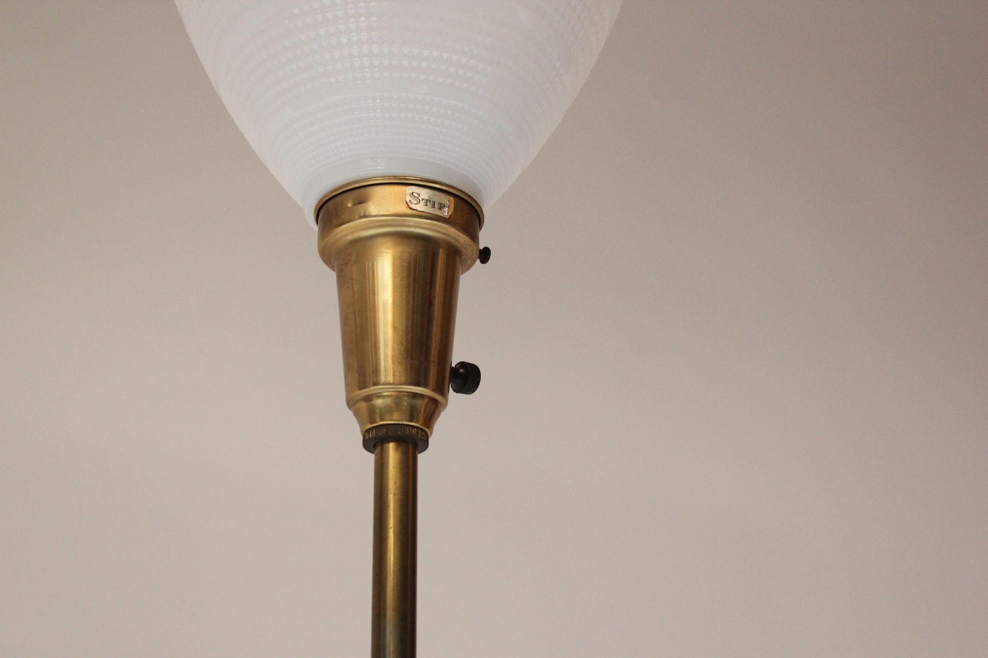 Paar Stiffel-Tischlampen aus Messing und Glas im Hollywood-Regency-Stil im Angebot 9