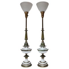 Paire de lampes de table Stiffel en laiton et verre de style Hollywood Regency