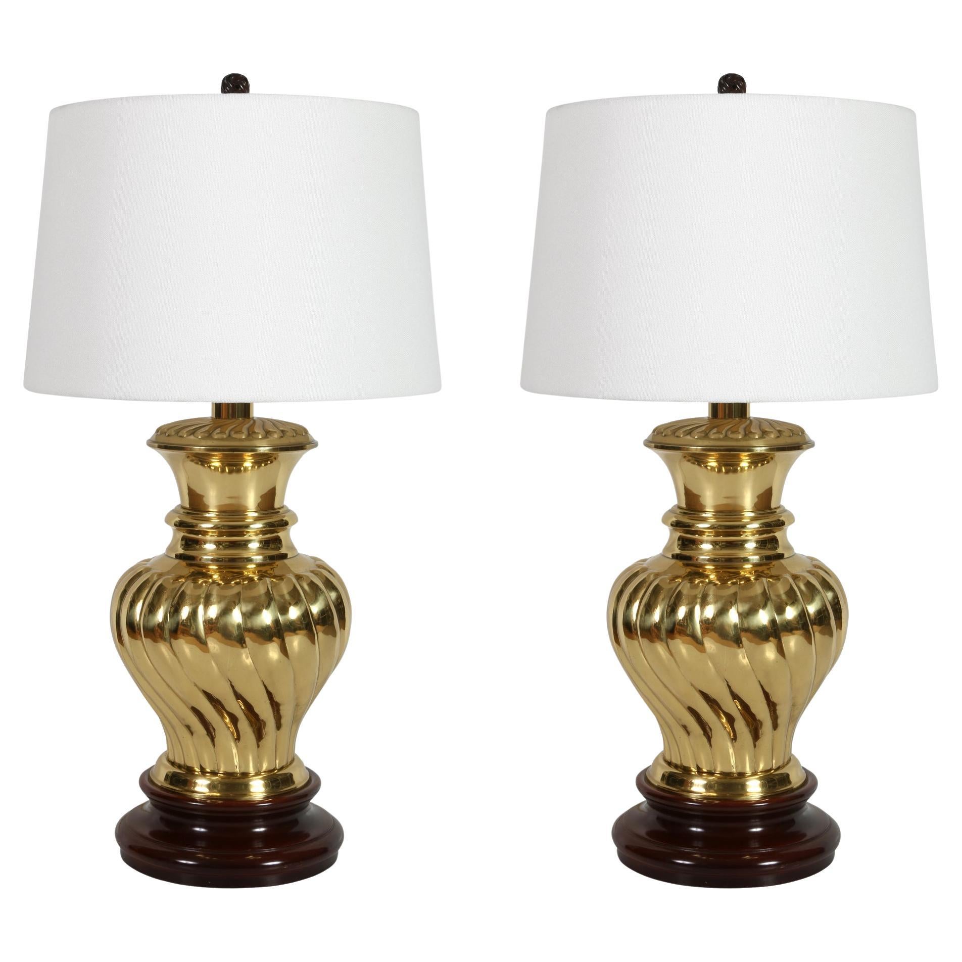 Pareja de Lámparas de Jengibre de Latón Estilo Hollywood Regency sobre Bases de Madera