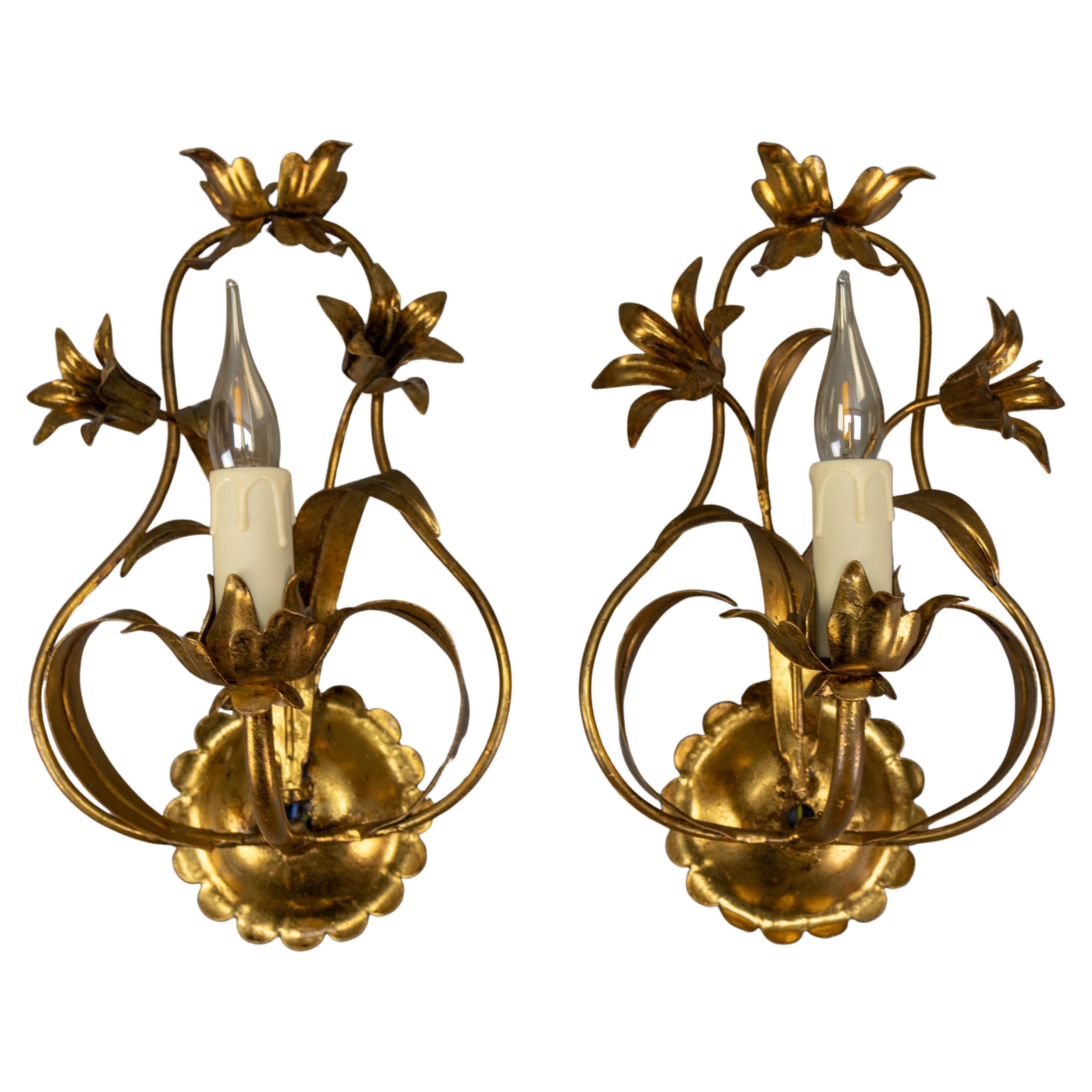 Pair of Hollywood Regency Style Gilt Metal Floral Sconces Lilies, 1970s