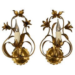Pair of Hollywood Regency Style Gilt Metal Floral Sconces Lilies, 1970s