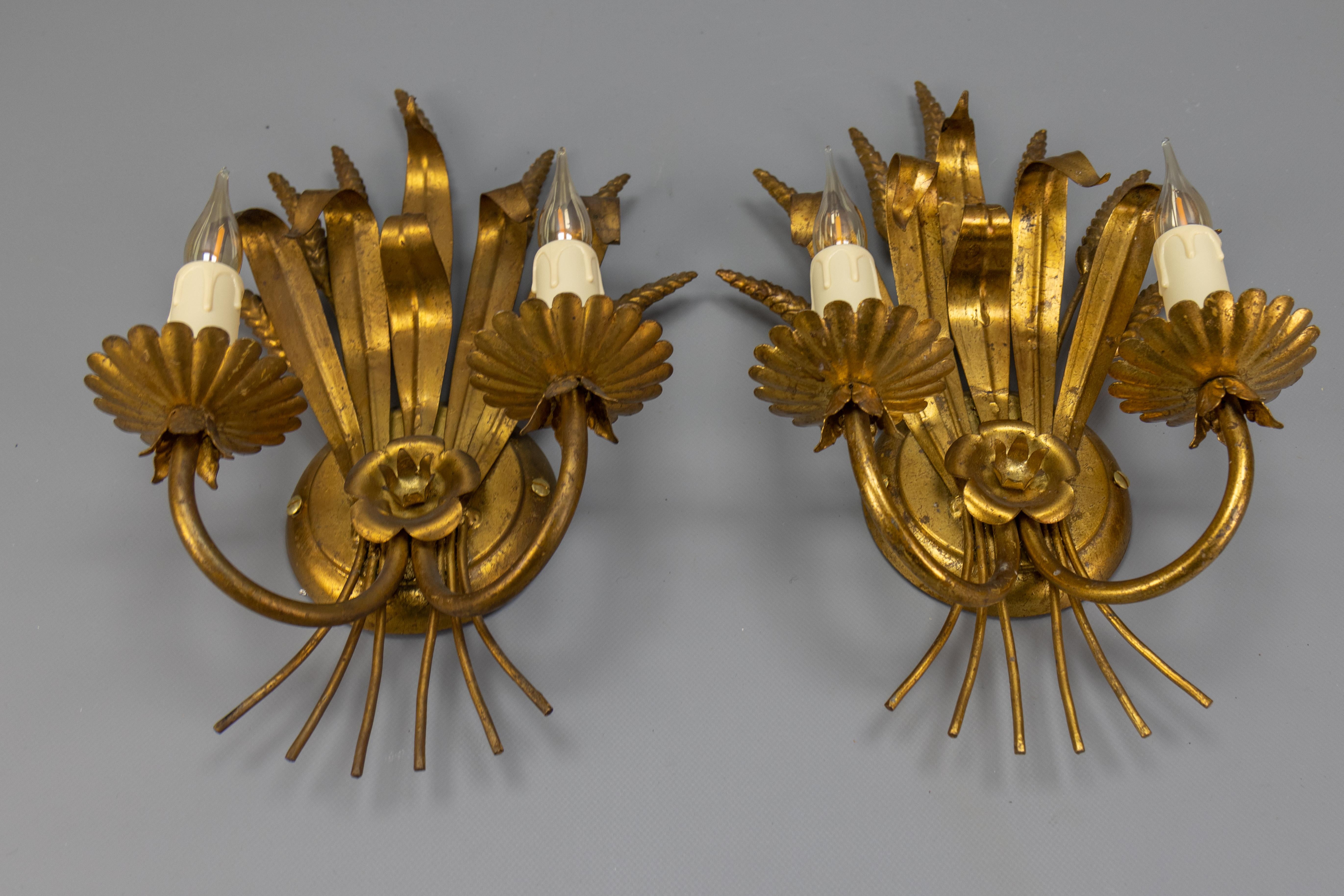 Paar Wandleuchter aus vergoldetem Metall mit Weizengarbenblättern im Hollywood-Regency-Stil, 1970er Jahre im Angebot 6