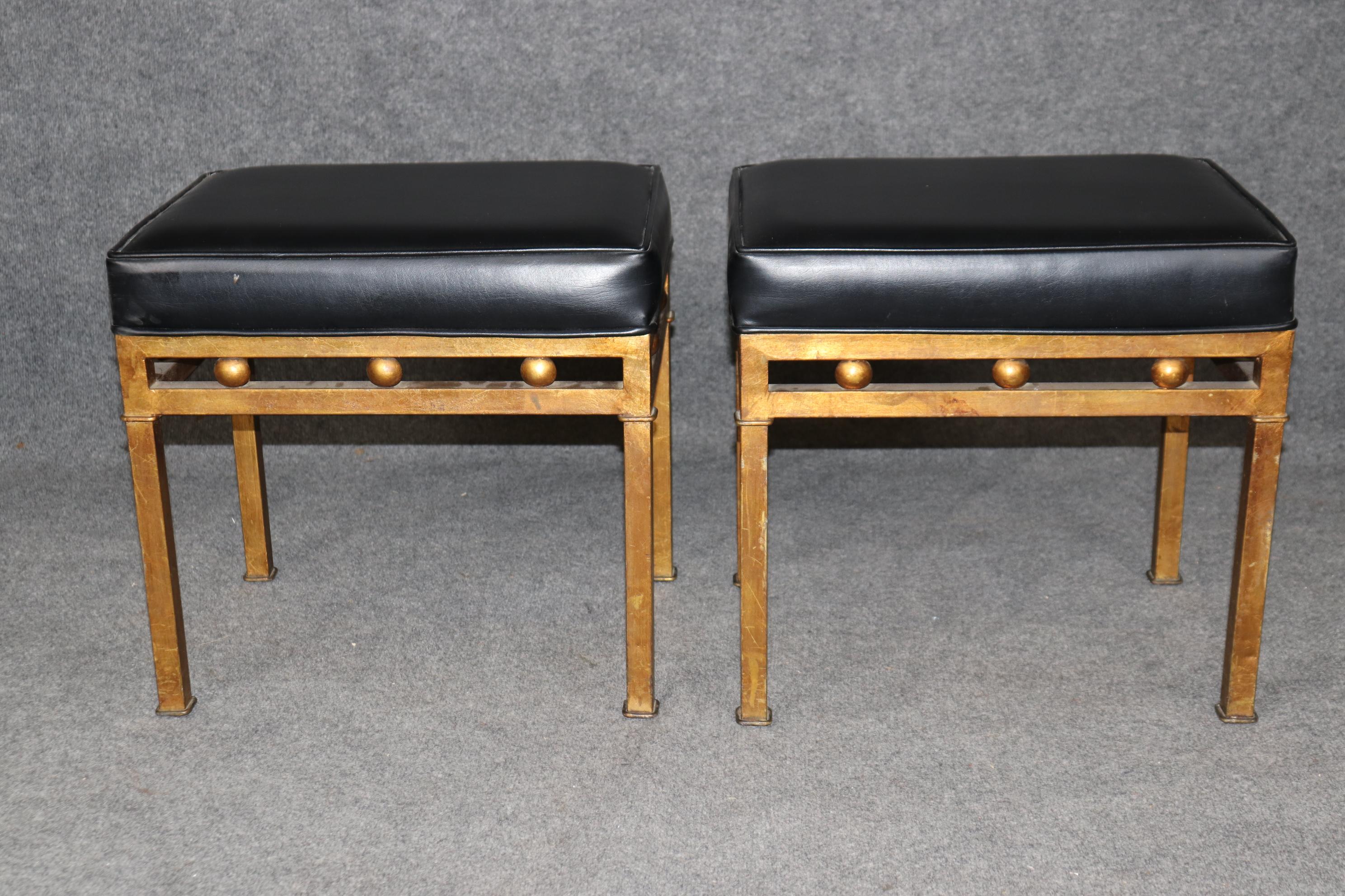 Coppia di panche in acciaio dorato in stile Hollywood Regency, circa anni '40 In condizioni buone in vendita a Swedesboro, NJ