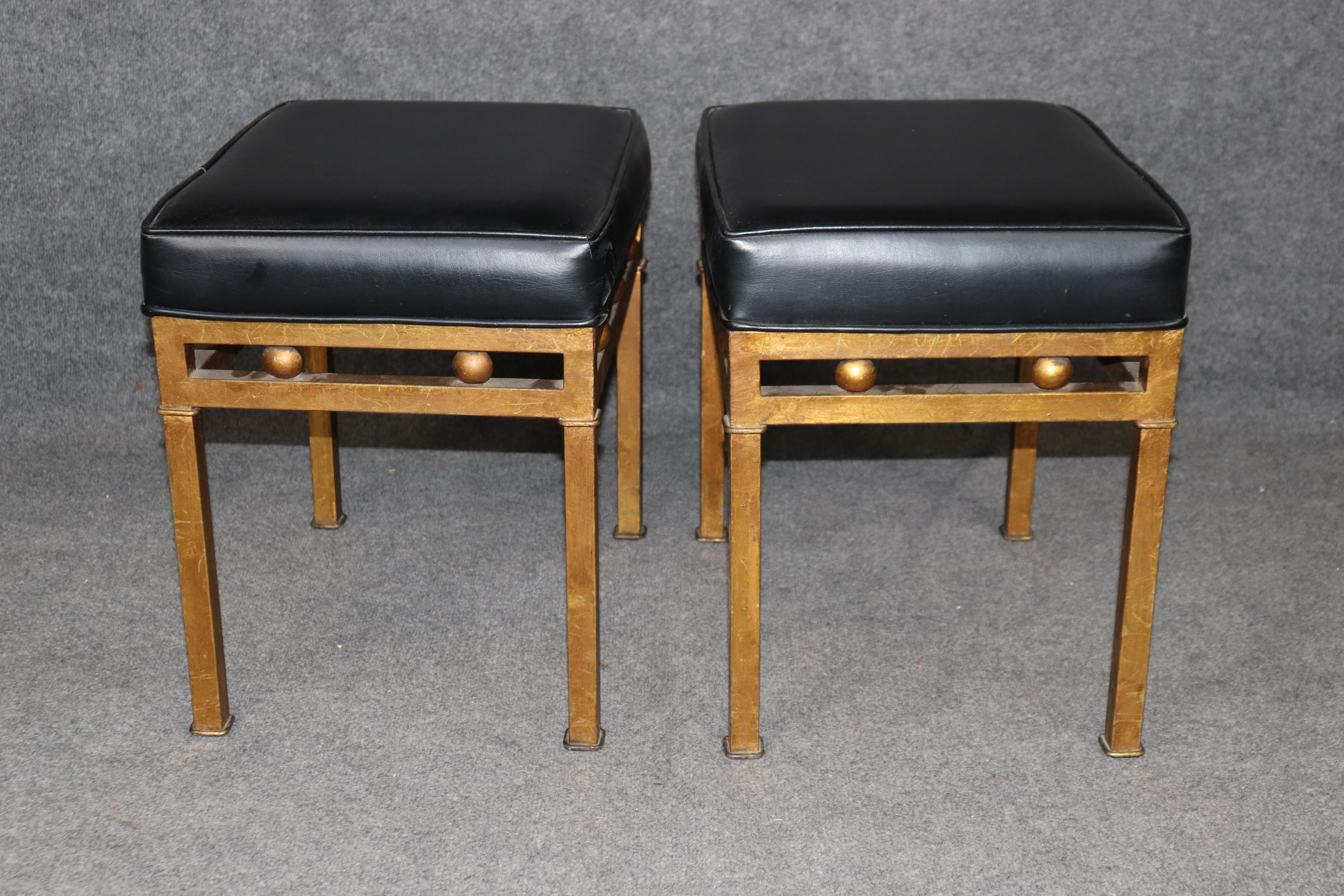 Metà XX secolo Coppia di panche in acciaio dorato in stile Hollywood Regency, circa anni '40 in vendita