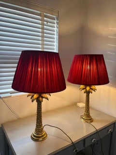 Ein Paar Tischlampen im Hollywood-Regency-Stil mit goldenen Palmenmotiven im orientalistischen Stil