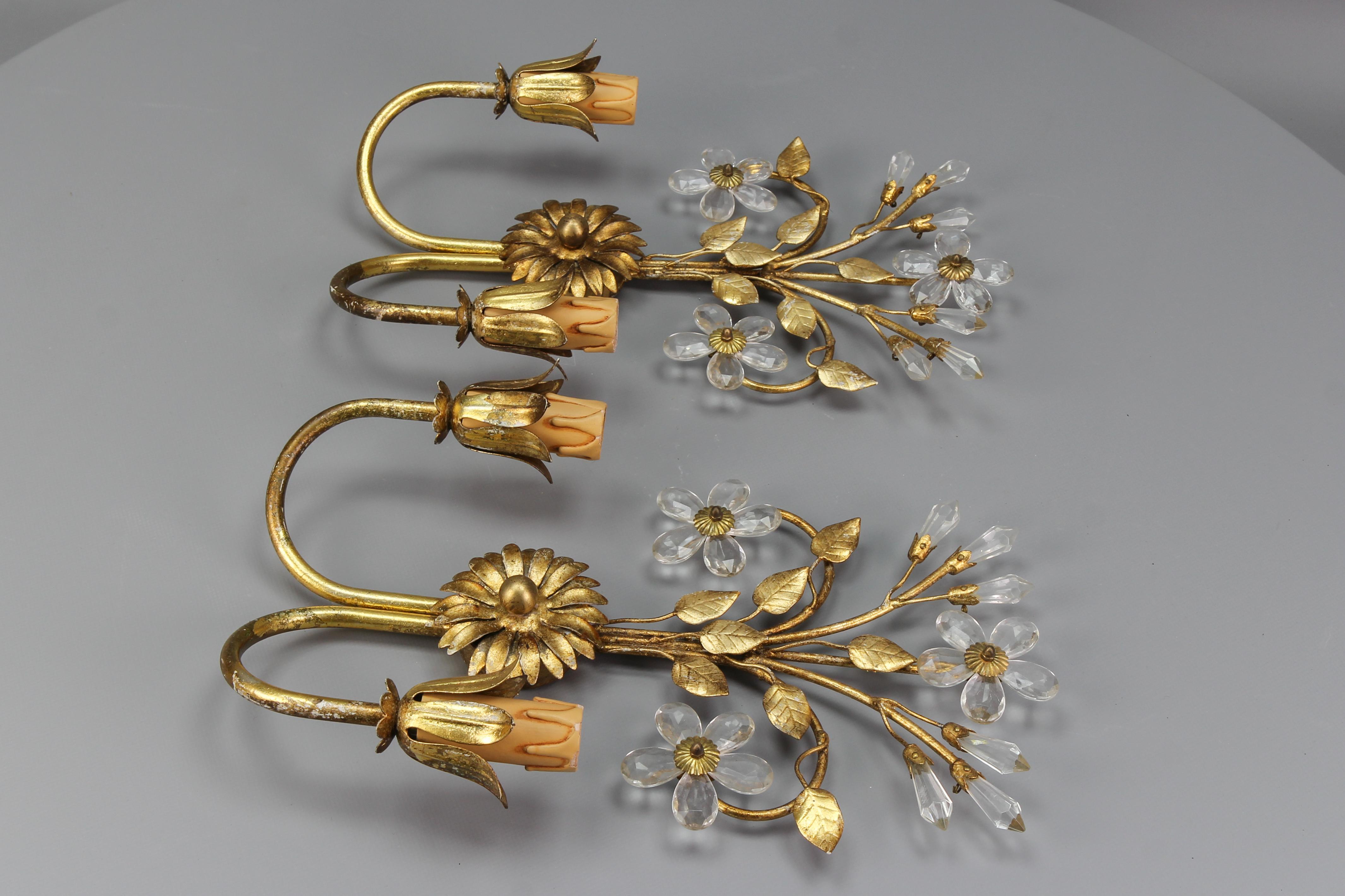 Pair of Hollywood Regency Style Italian Gilt Metal and Glass Flower Sconces 6