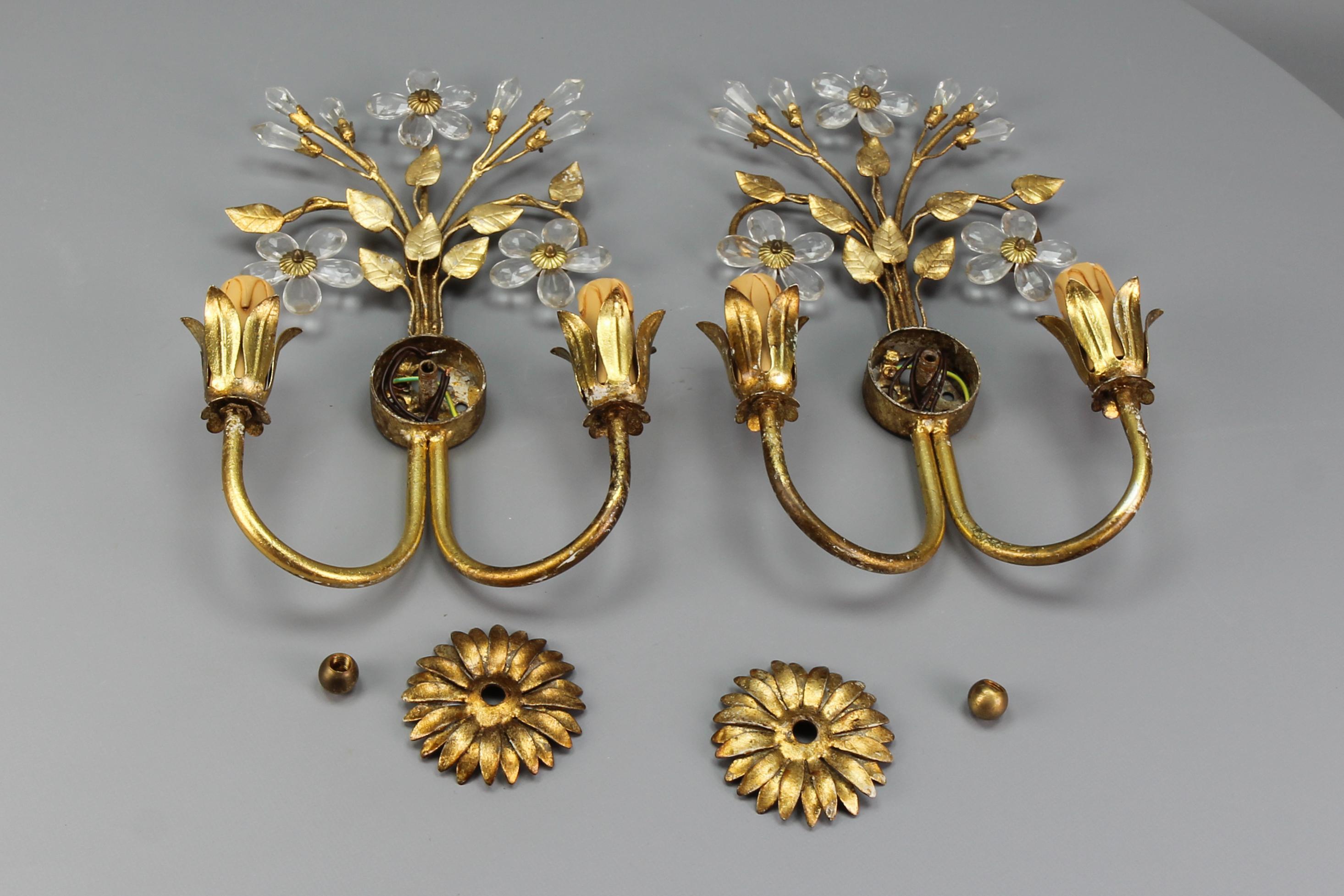Pair of Hollywood Regency Style Italian Gilt Metal and Glass Flower Sconces 8