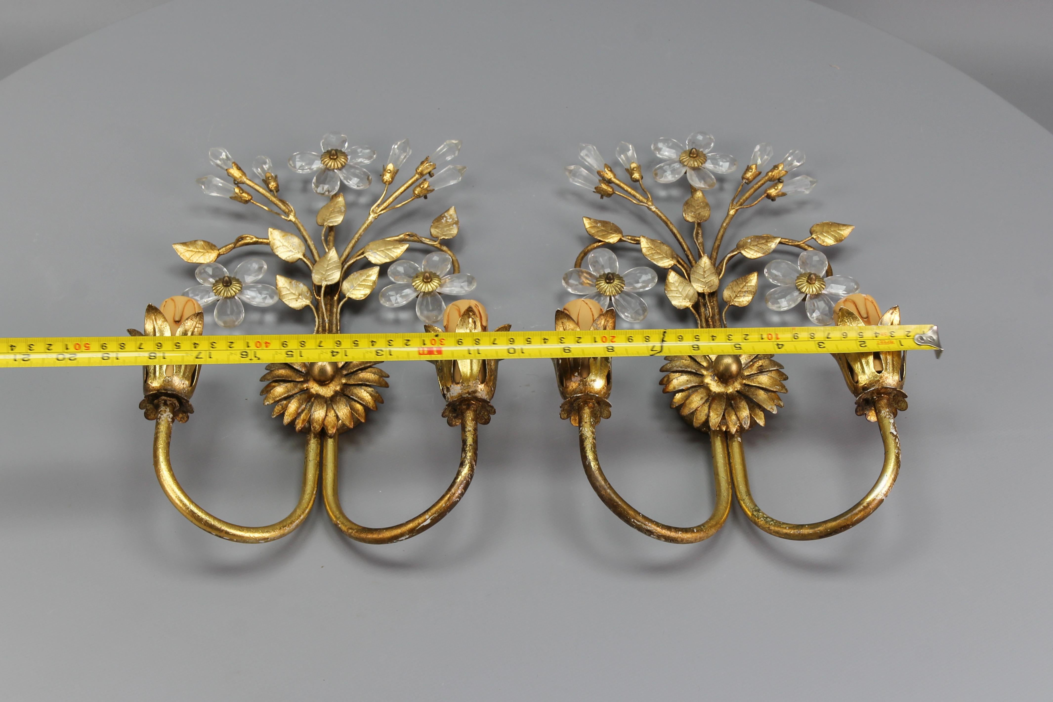 Pair of Hollywood Regency Style Italian Gilt Metal and Glass Flower Sconces 14