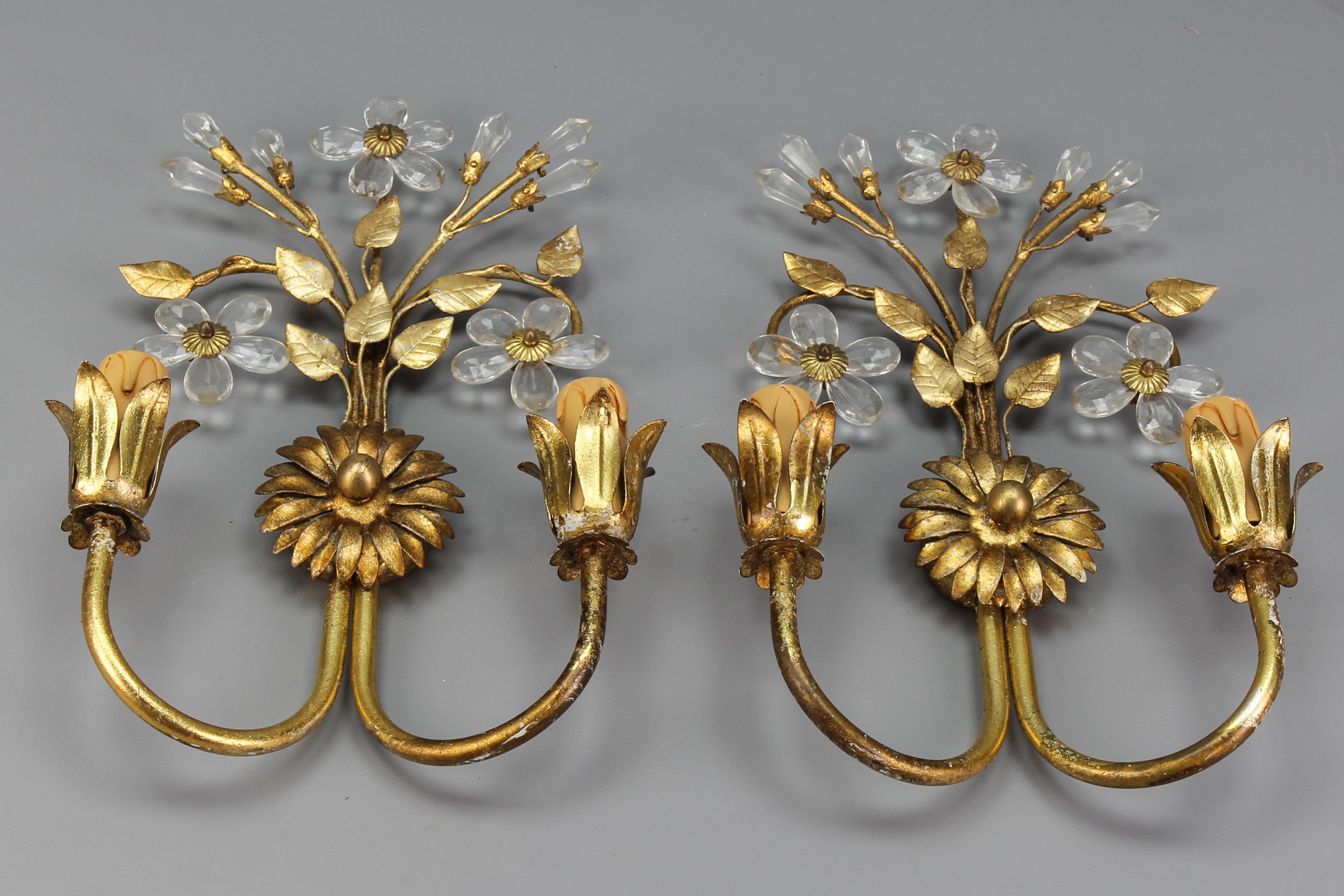 Late 20th Century Pair of Hollywood Regency Style Italian Gilt Metal and Glass Flower Sconces
